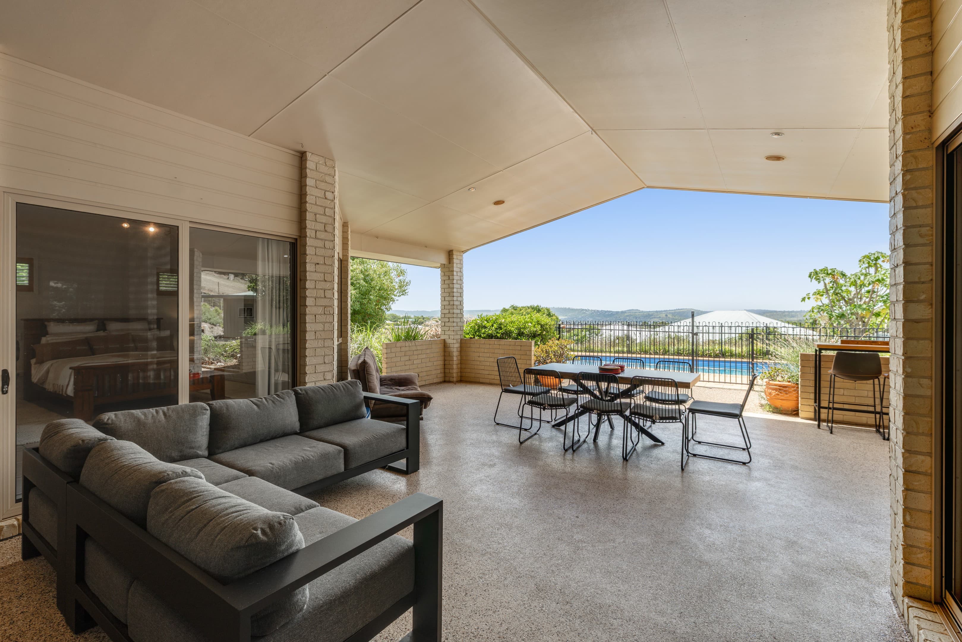 6 John Court, Cotswold Hills - Image 1