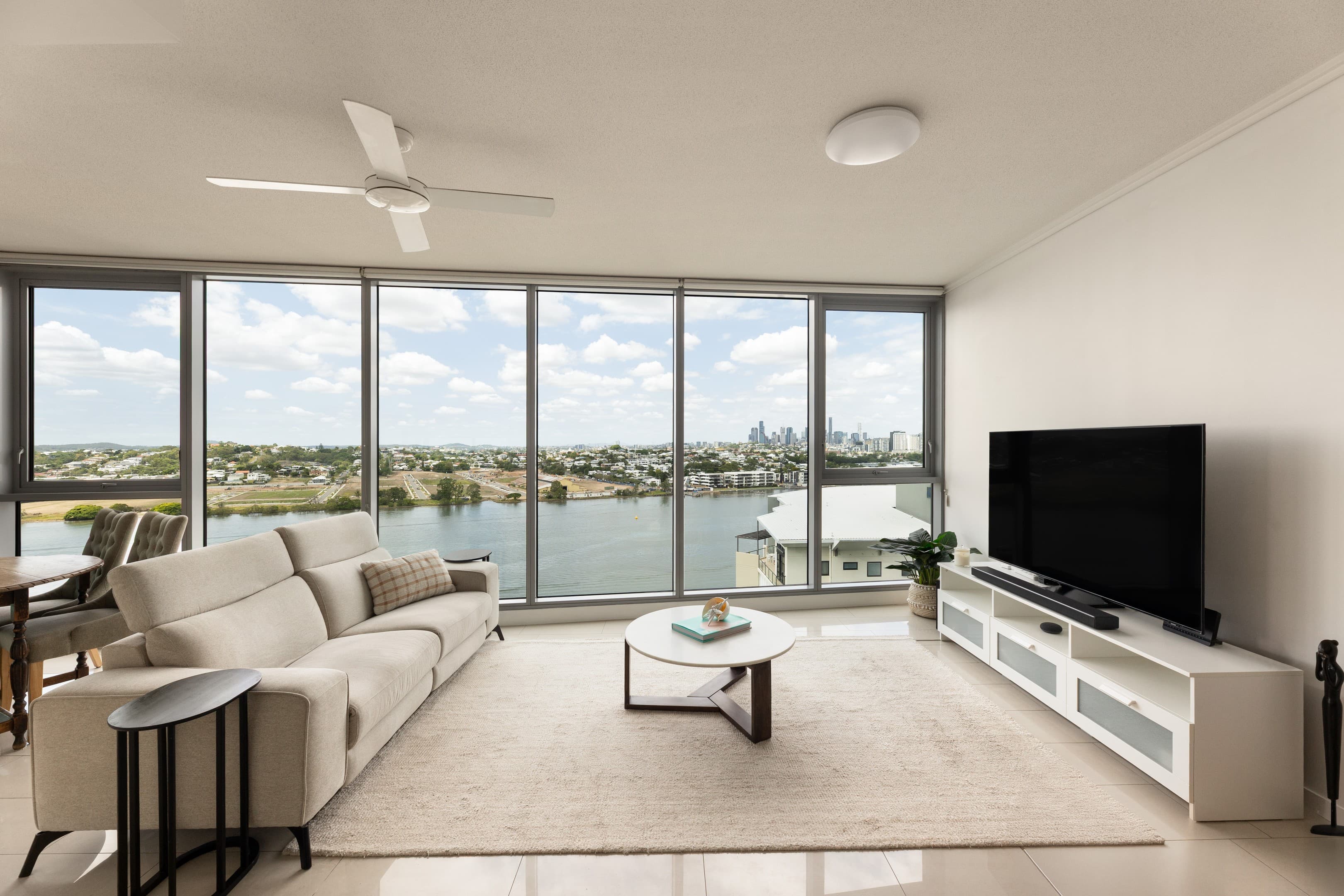 11407/8 Harbour Road, Hamilton, Hamilton — photo 1 of 5