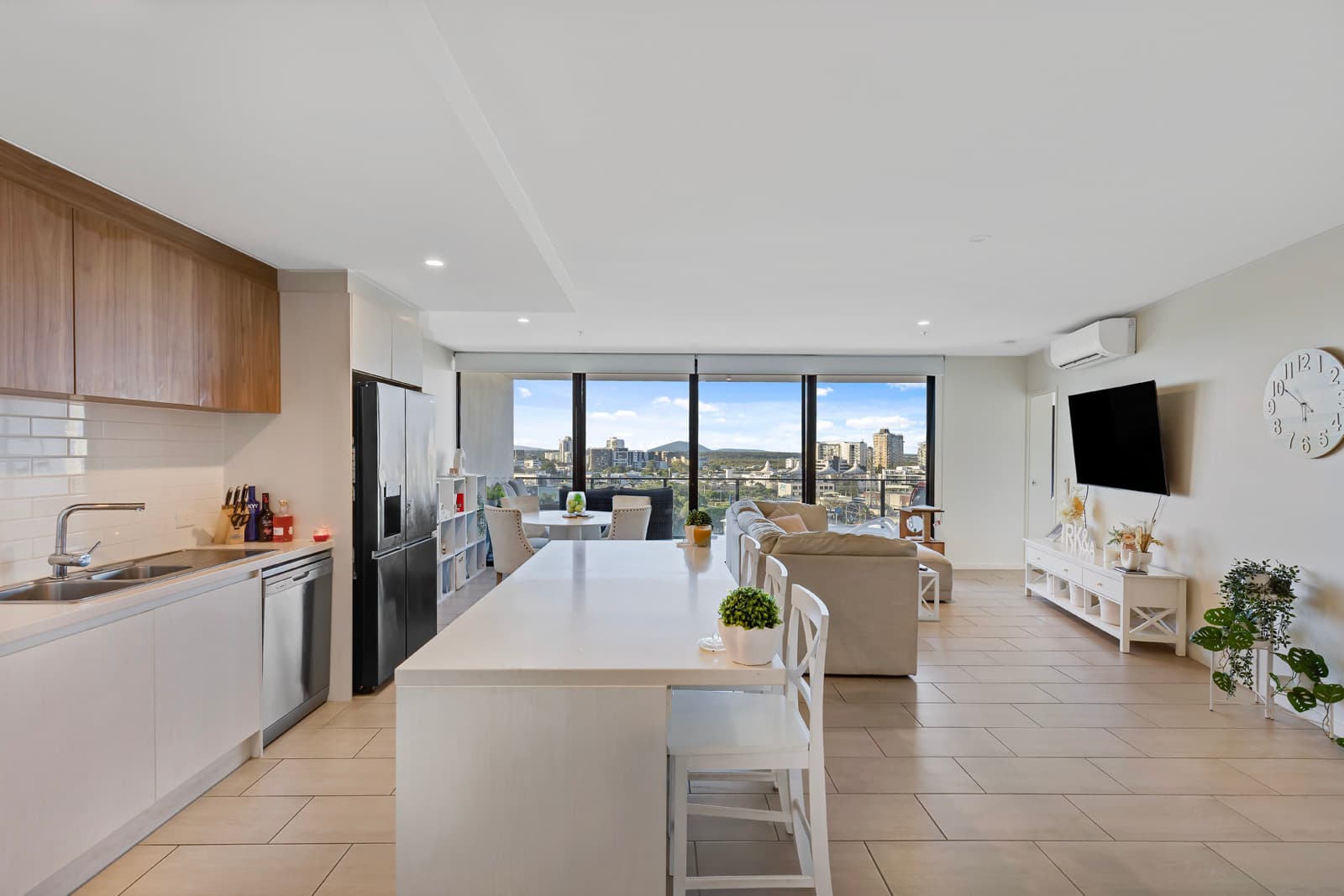 909/9 Market Lane, Maroochydore - Image 1