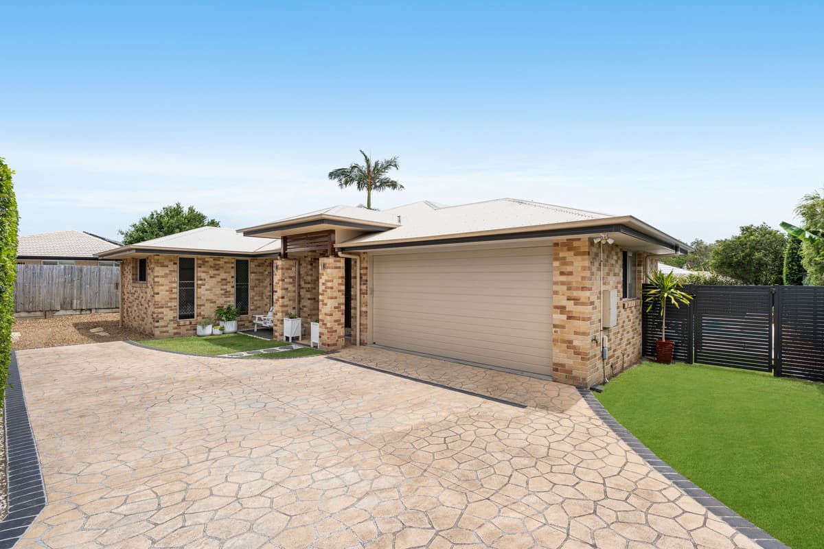 33 Parkgrove Street, Birkdale, Birkdale — photo 1 of 5