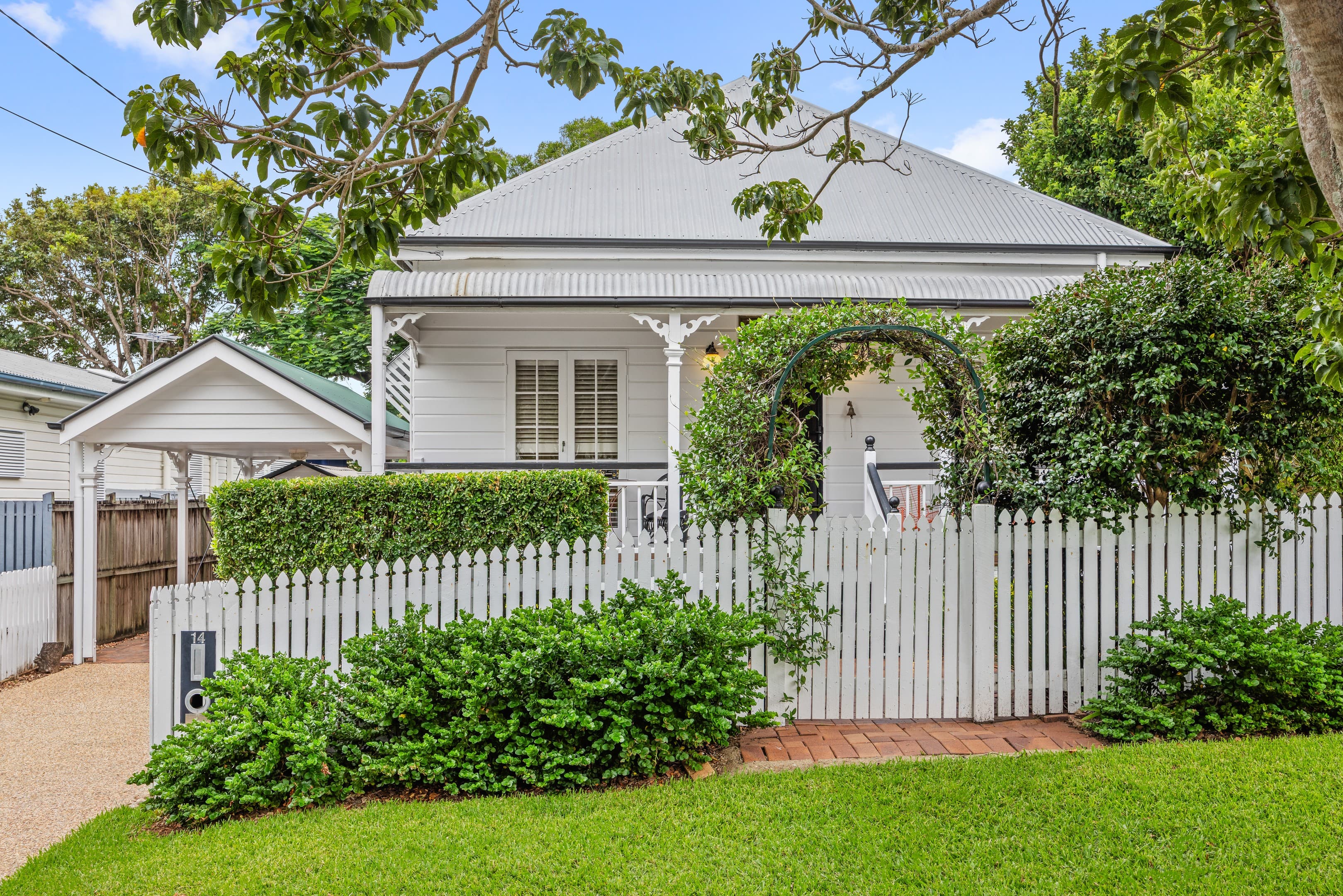 14 Mortlake Road, Graceville, Graceville — photo 1 of 5