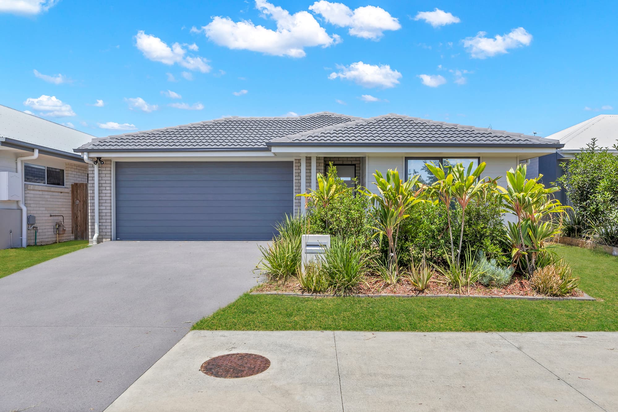 33 Covella Boulevard, Greenbank, Greenbank — photo 1 of 5