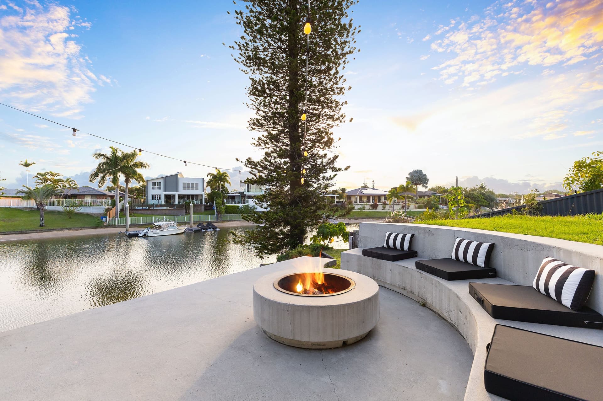 6 Chale Court, Bundall — photo 1 of 5