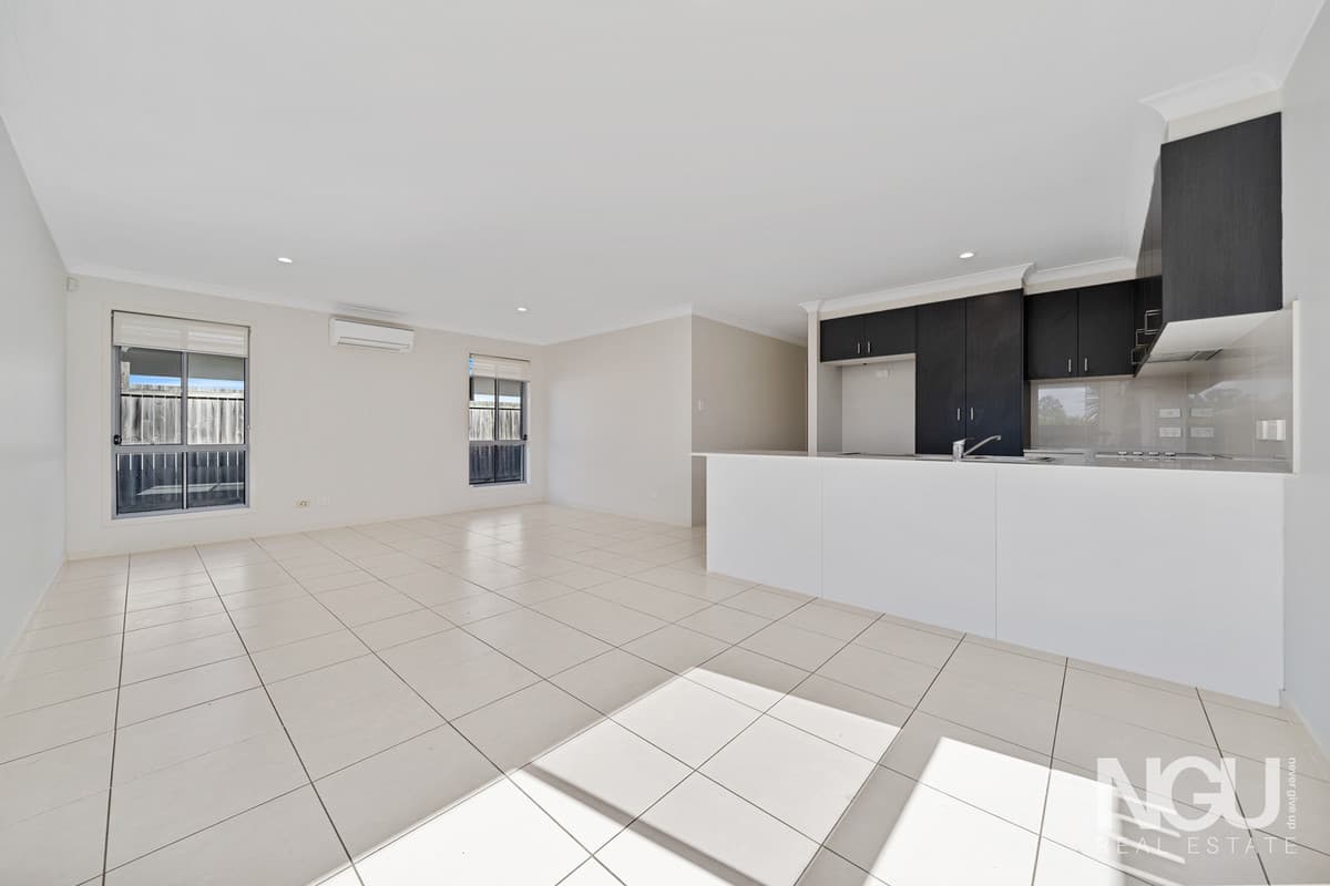 39 Cobblestone Avenue, Logan Reserve, Logan Reserve — photo 1 of 5
