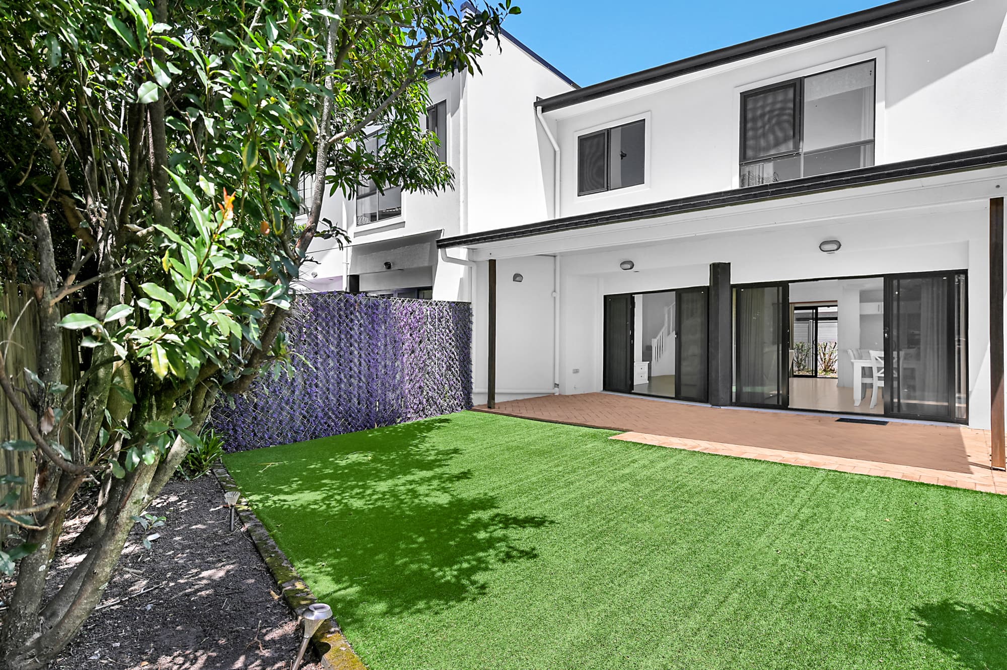 1/50 Bayview Street, Runaway Bay, Runaway Bay — photo 1 of 5