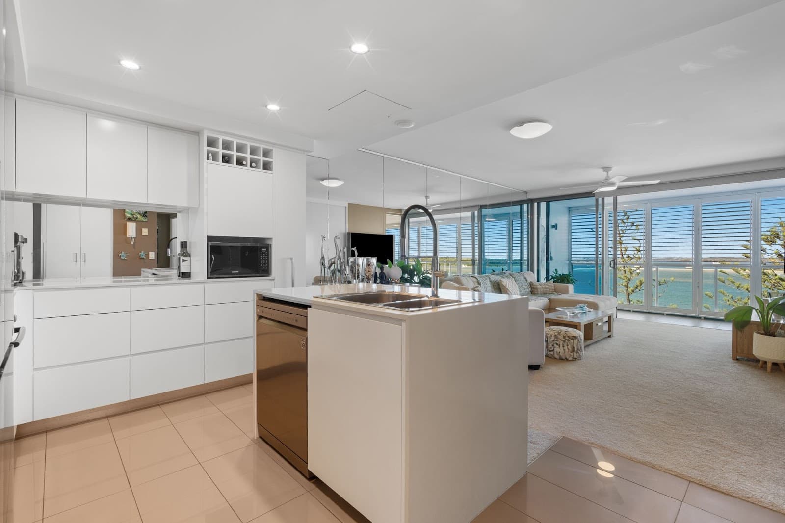1505/438 Marine Parade, Biggera Waters, Biggera Waters — photo 1 of 5