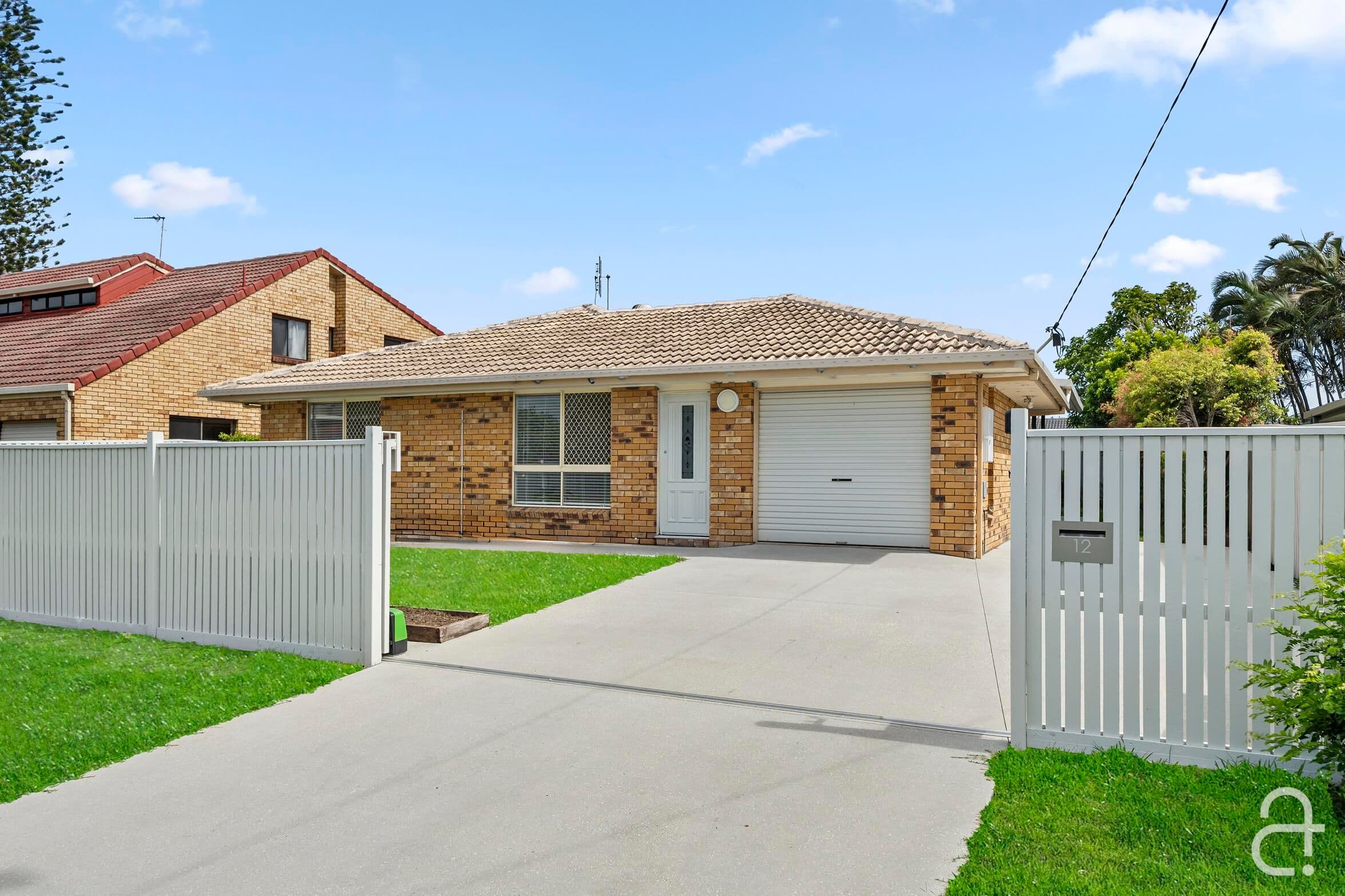 12 Lapoinya Crescent, Warana, Warana — photo 1 of 5