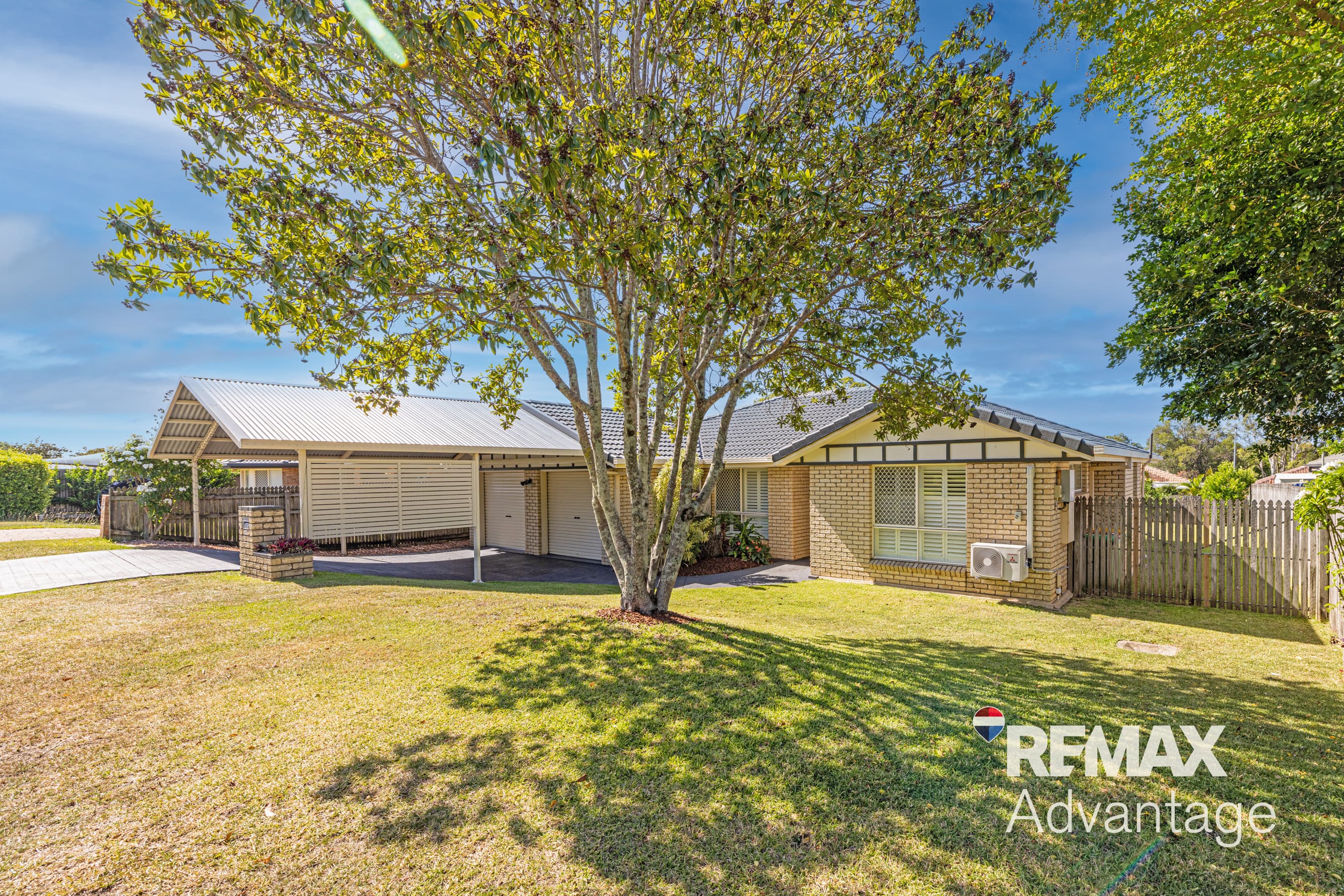 12 Cresthill Street, Birkdale, Birkdale — photo 1 of 5