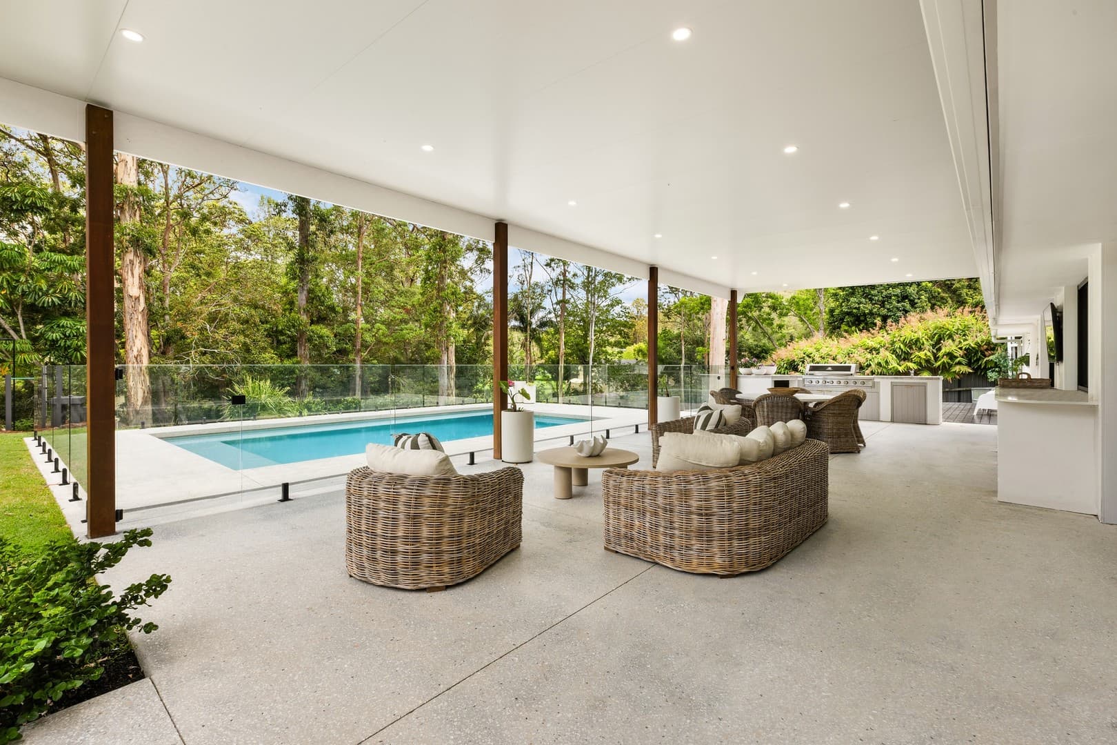 5 Gunsynd Drive, Mudgeeraba — photo 1 of 5