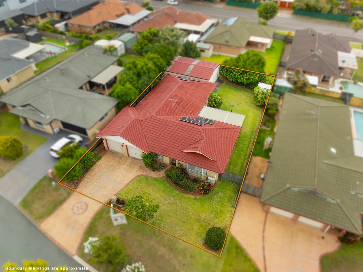 16 Cresthill Street, Birkdale, Birkdale — photo 1 of 5