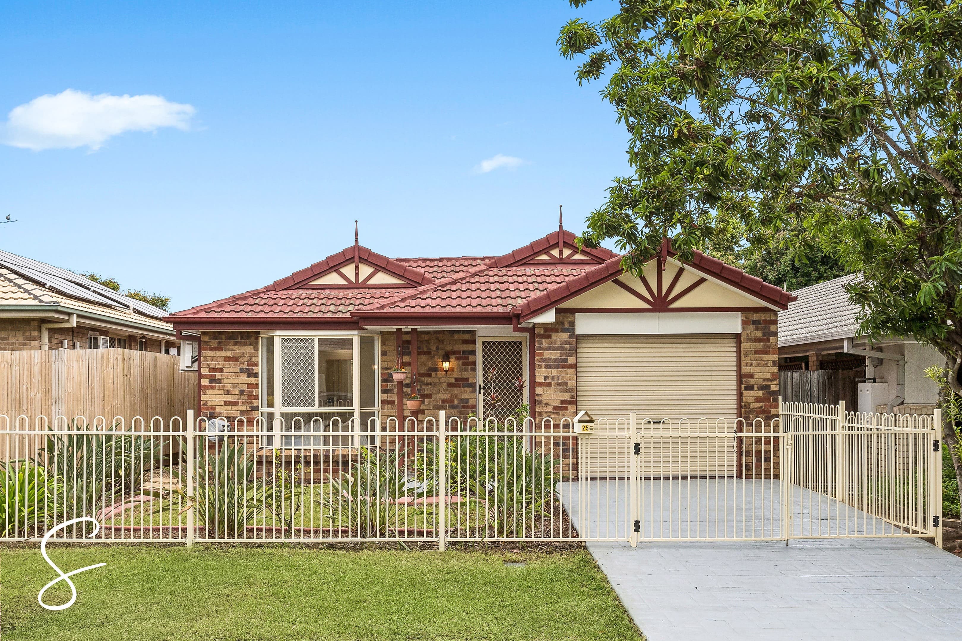 25 Macknish Crescent, Coopers Plains, Coopers Plains — photo 1 of 5