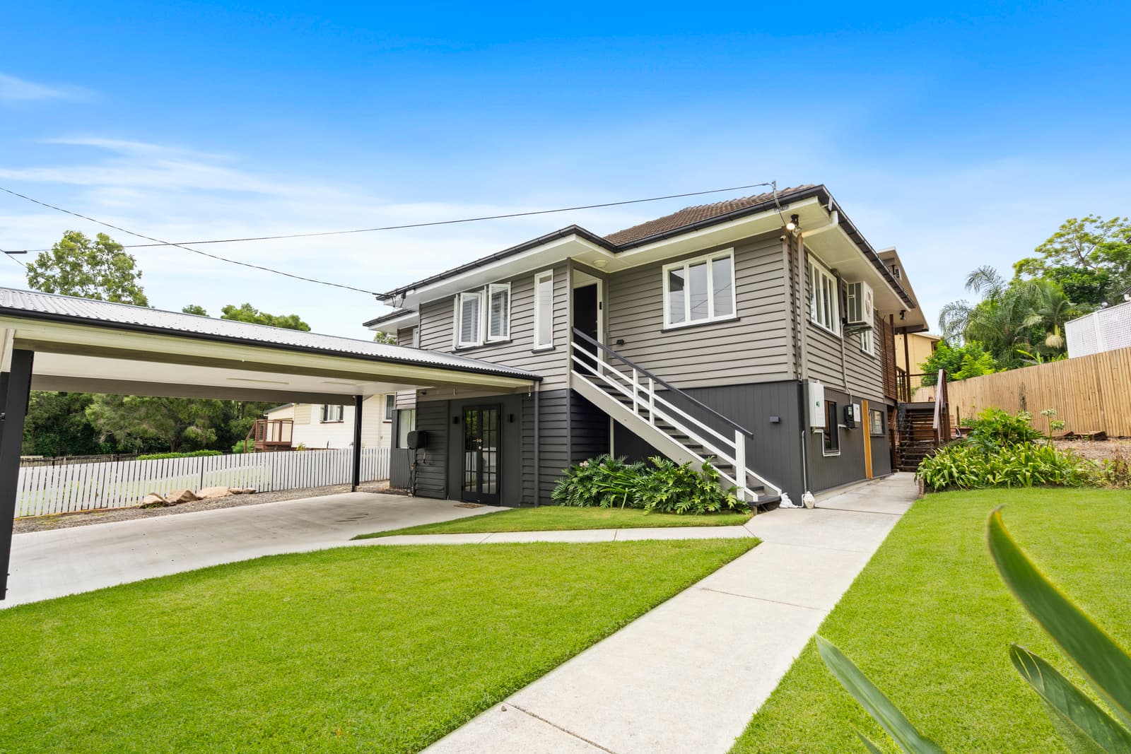 344 Long Street East, Graceville, Graceville — photo 1 of 6