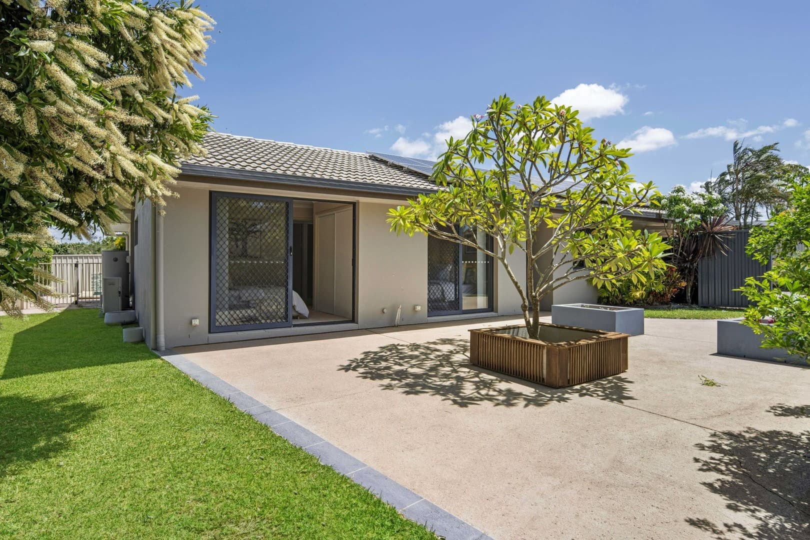 11 Spoonbill Street, Birkdale — photo 1 of 5