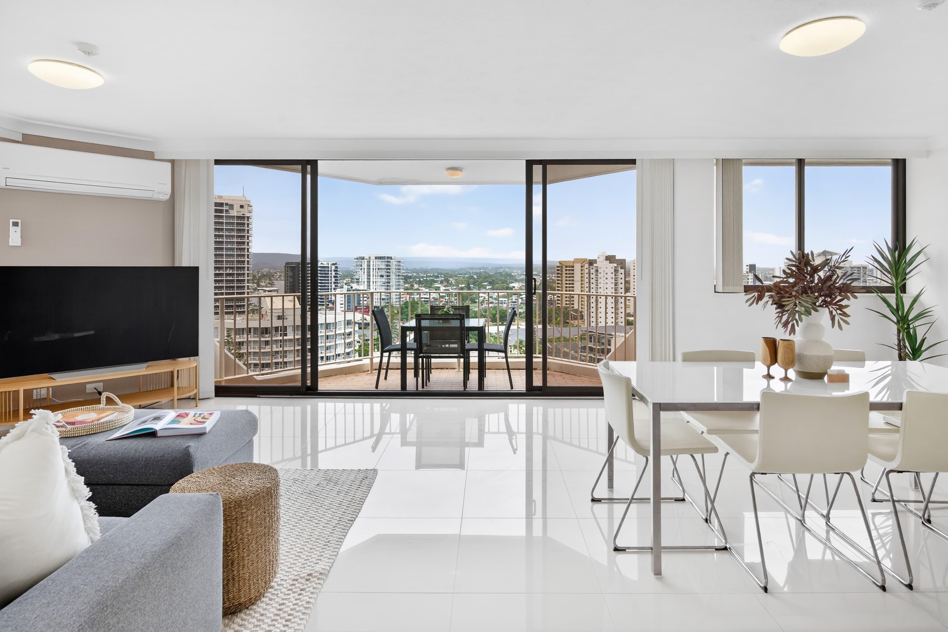 15F/50 Old Burleigh Road, Surfers Paradise, Surfers Paradise — photo 1 of 5