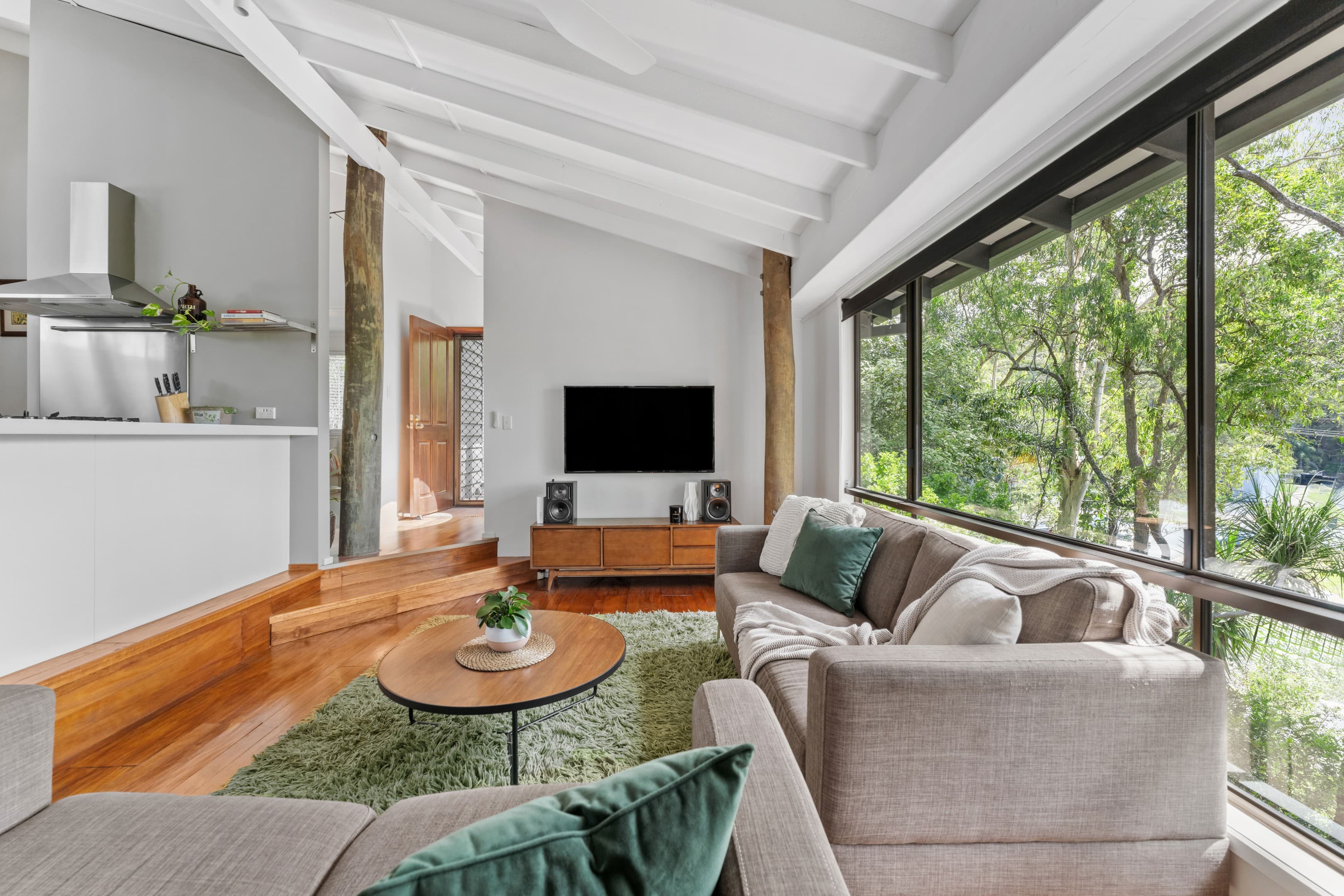 198 West Burleigh Road, Burleigh Heads, Burleigh Heads — photo 1 of 5