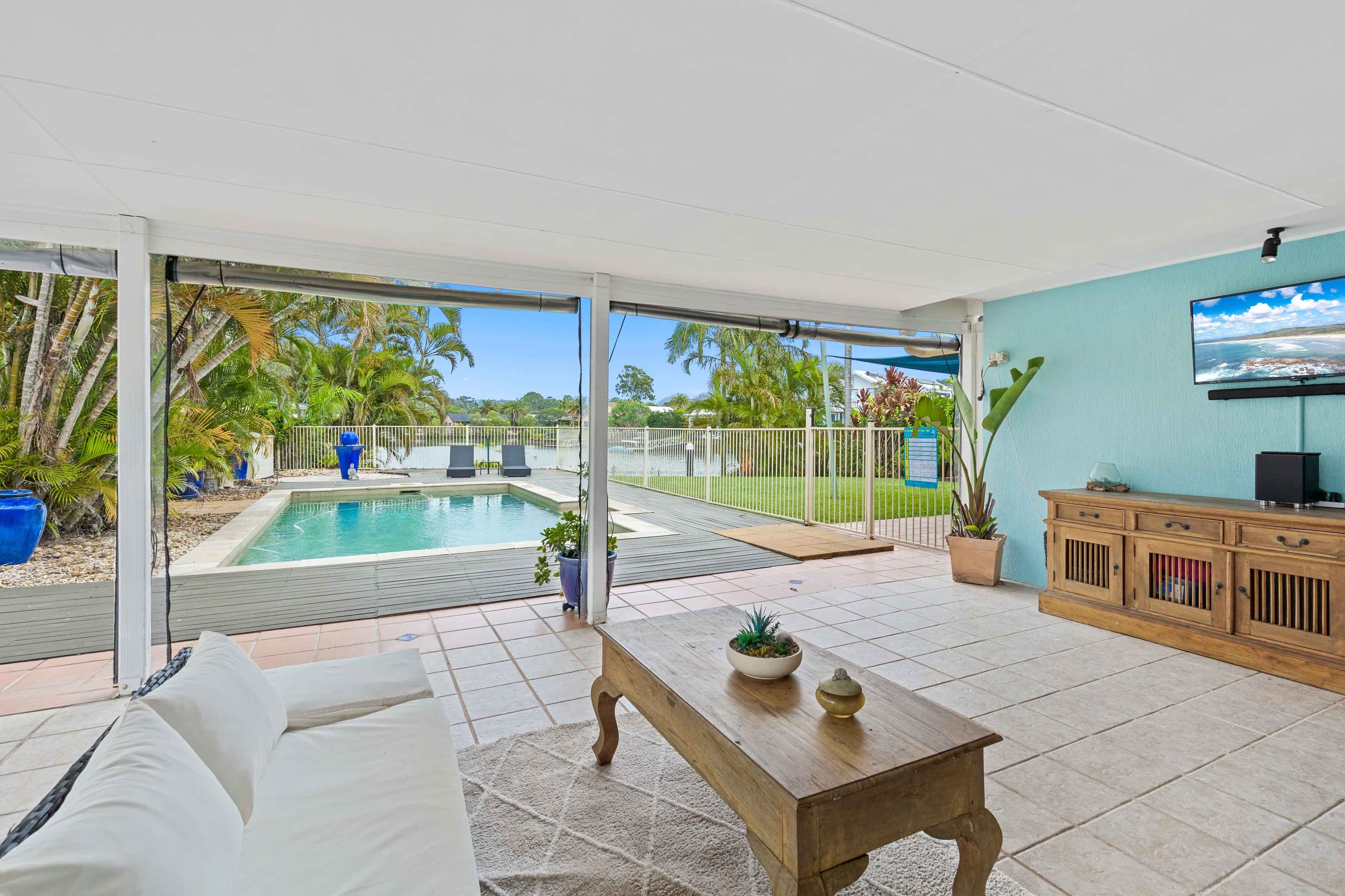 8 Mainsail Street, Currumbin Waters, Currumbin Waters — photo 1 of 5