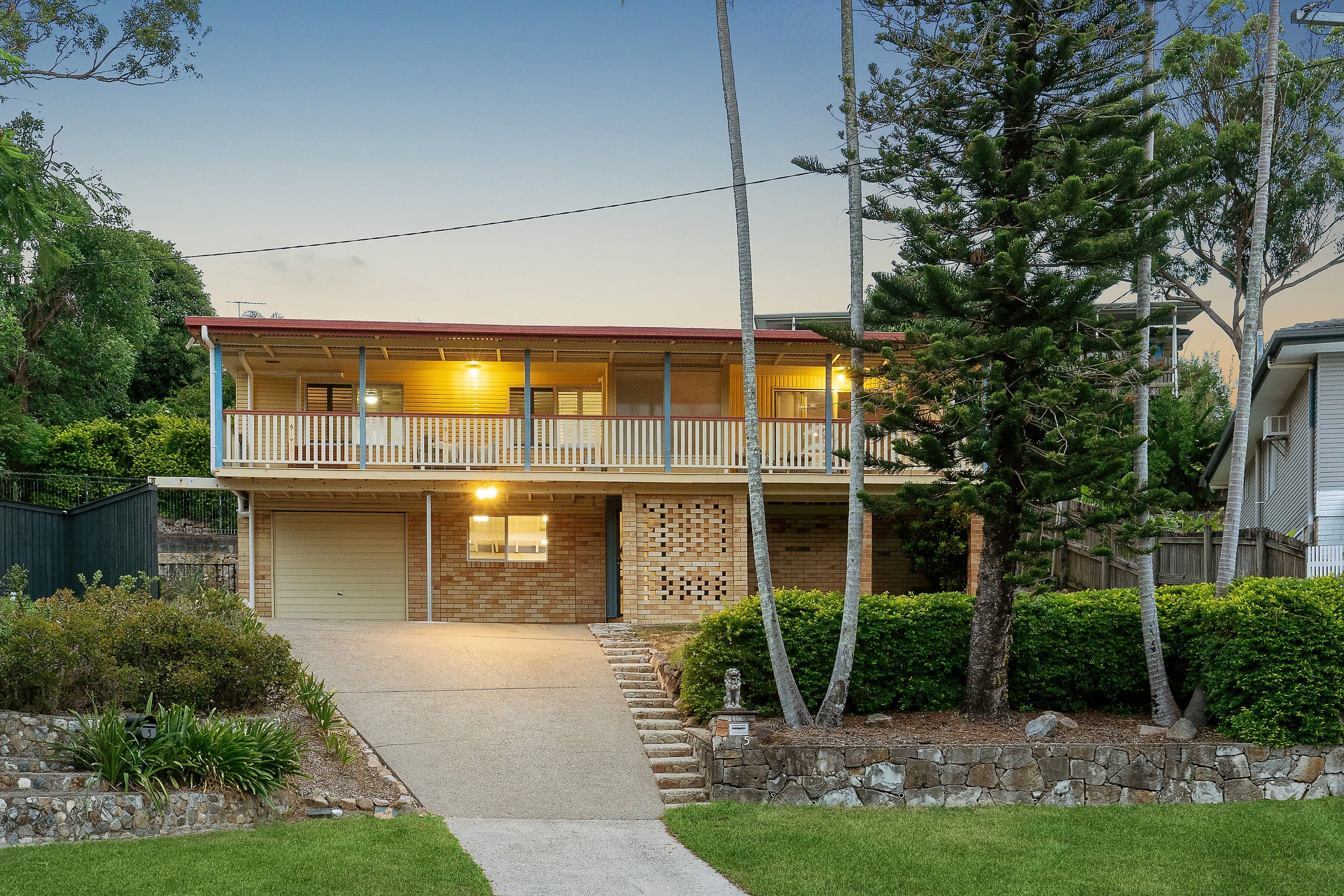 5 Formosa Court, Everton Hills, Everton Hills — photo 1 of 5