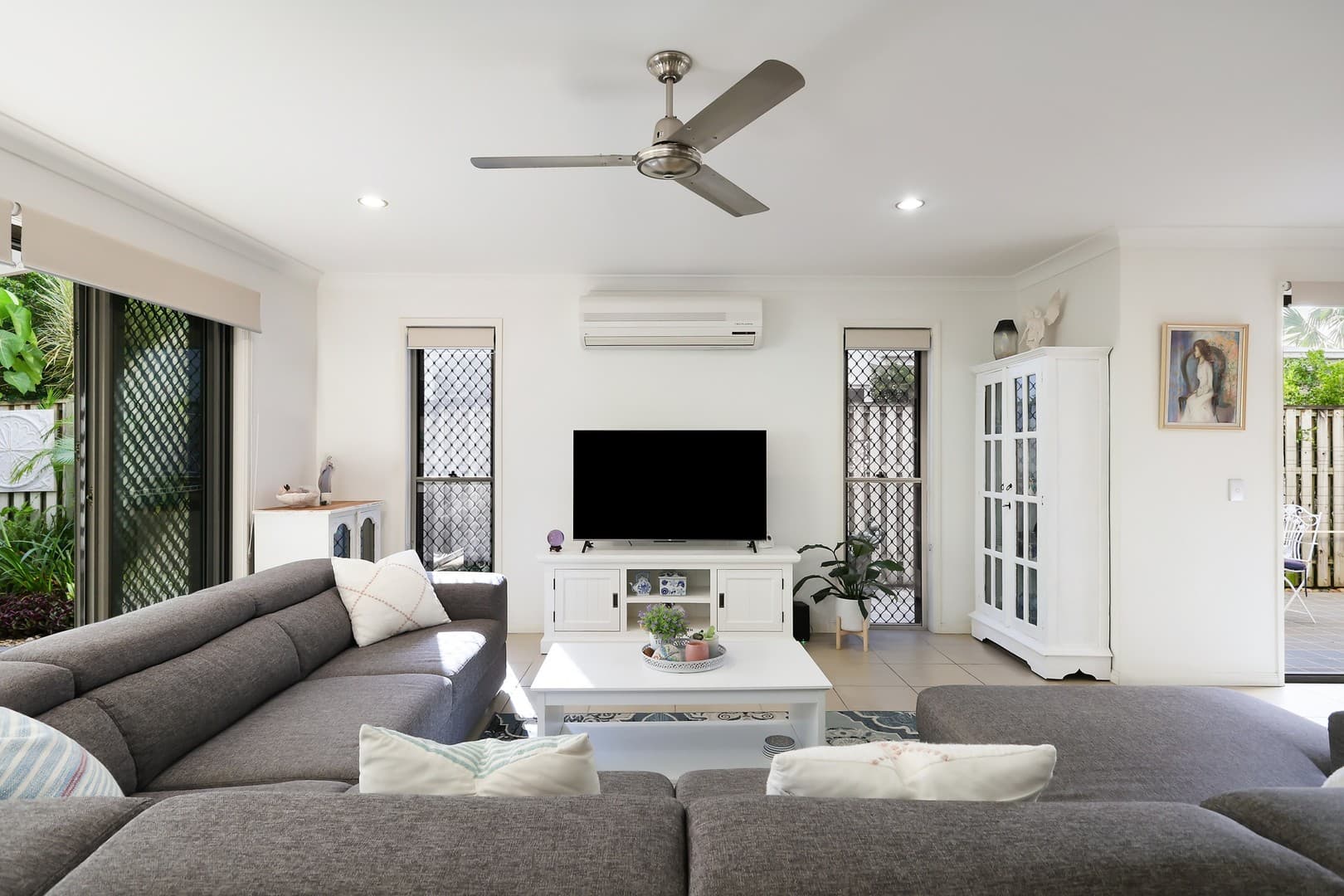59 Venice Street, Burleigh Waters — photo 1 of 5