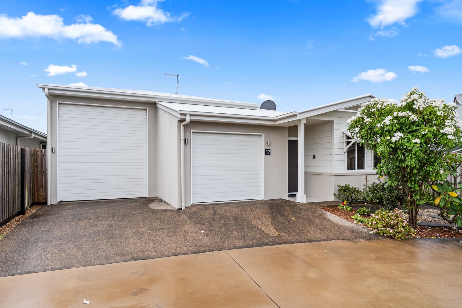 17/2-20 Island View Drive, Urangan — photo 1 of 5