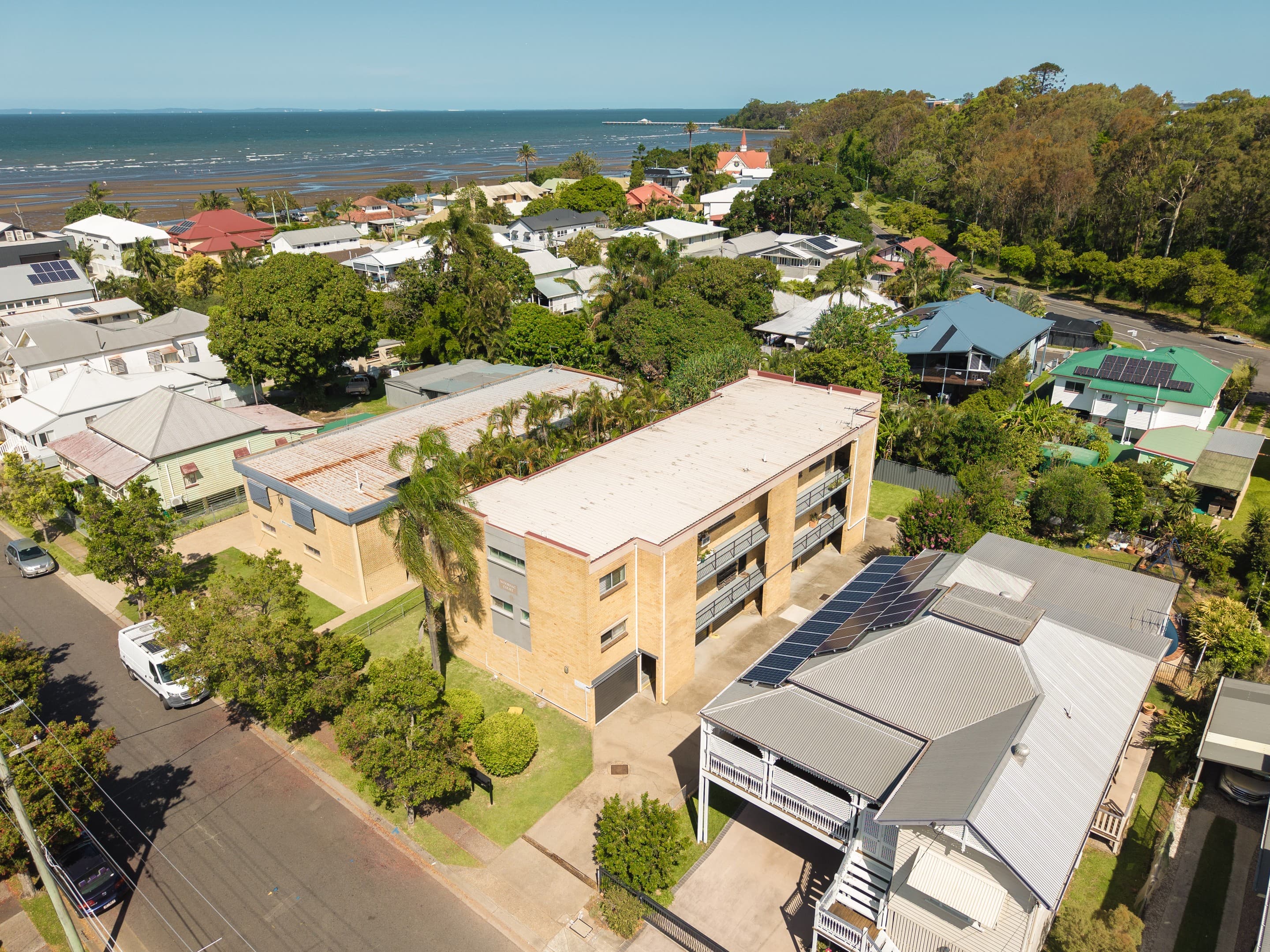 2/27 Second Avenue, Sandgate - Image 1