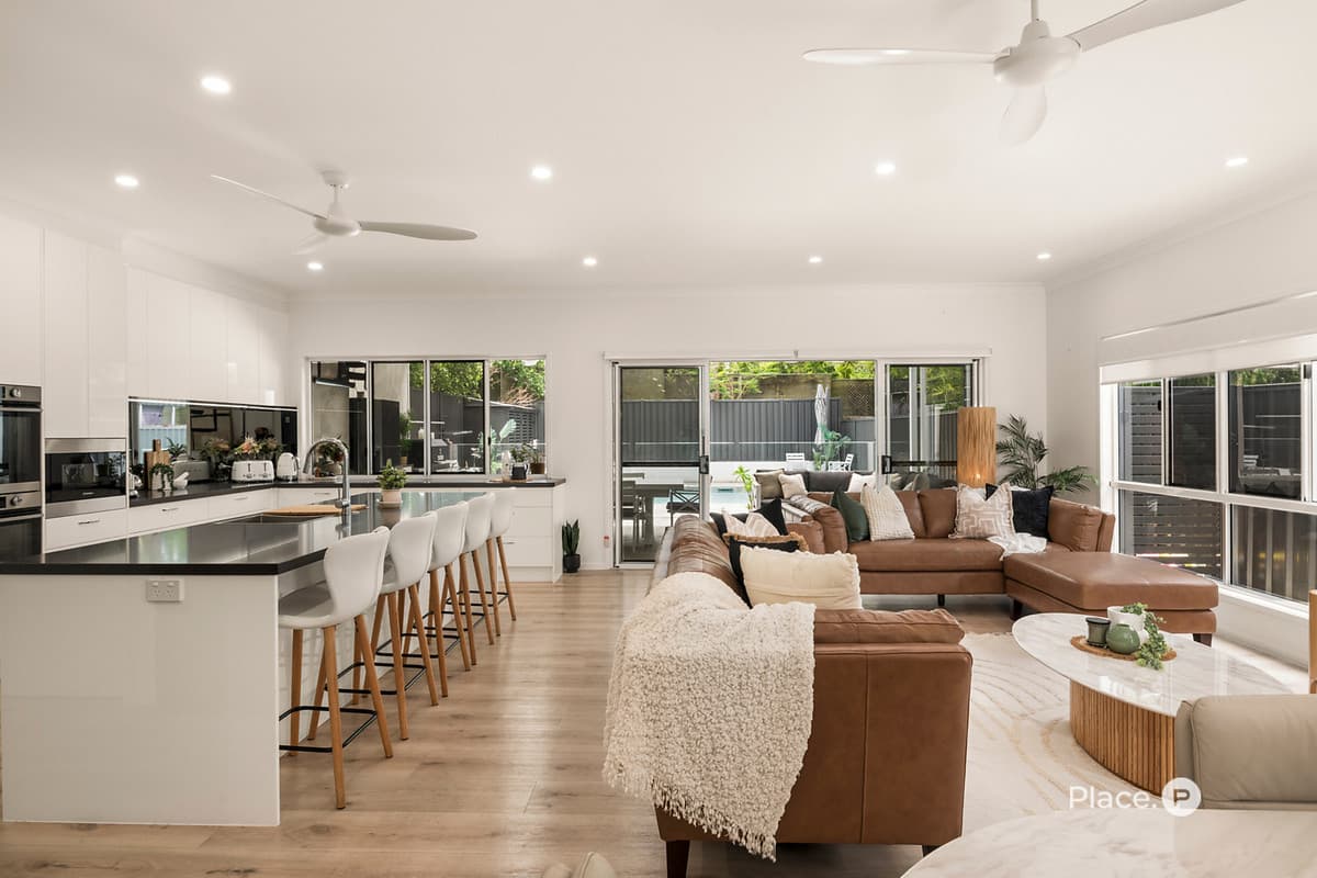 6 Aeroplane Street, Cannon Hill - Image 1