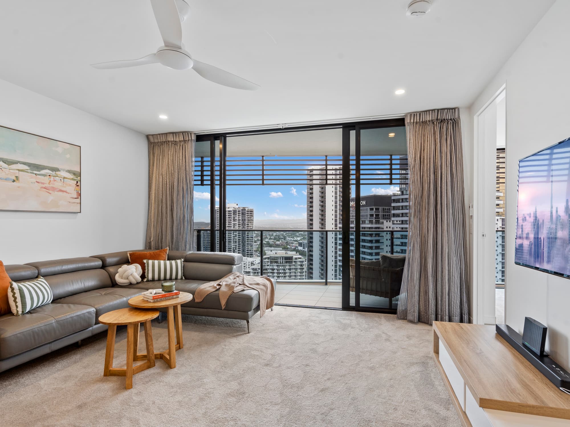 22201/21 Elizabeth Avenue, Broadbeach, Broadbeach — photo 1 of 5