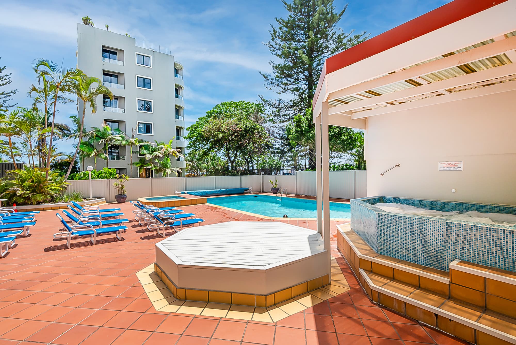 204/9 Laycock Street, Surfers Paradise - Image 1
