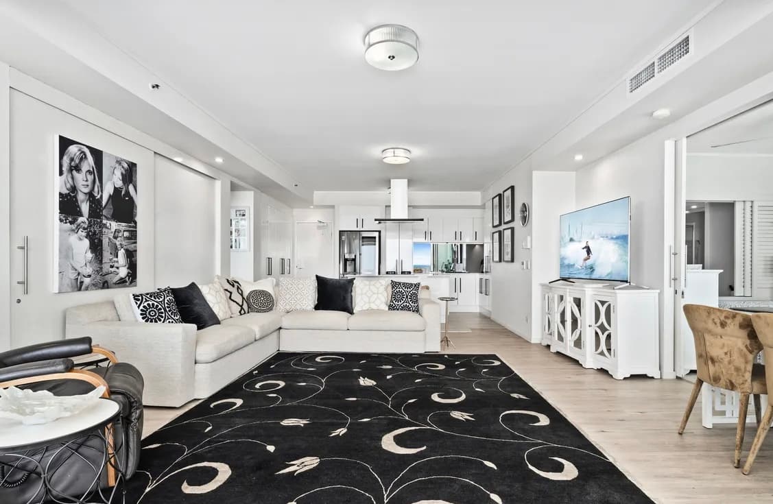 ID:21169331/326 Marine Parade, Labrador — photo 1 of 5