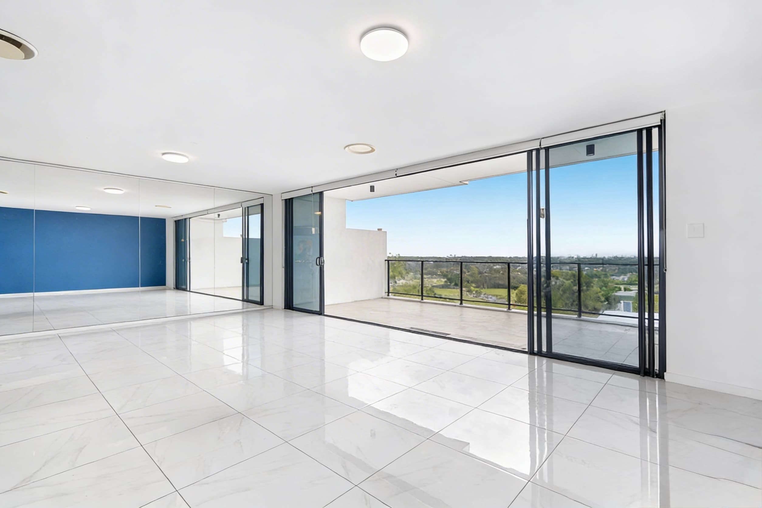 32/34 John Francis Drive, Carrara - Image 1