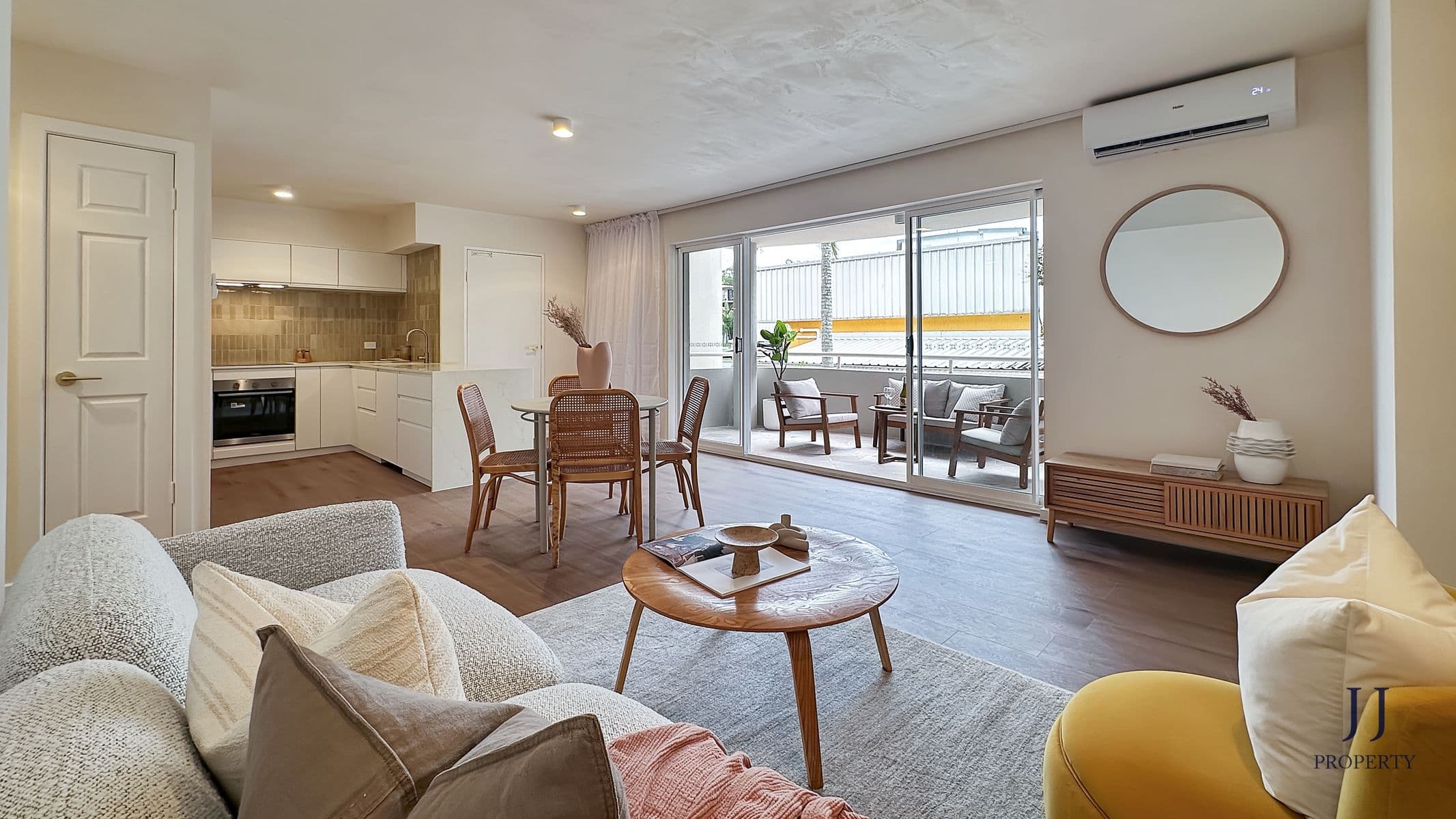 2/8 Mitre Street, St Lucia, St Lucia — photo 1 of 5