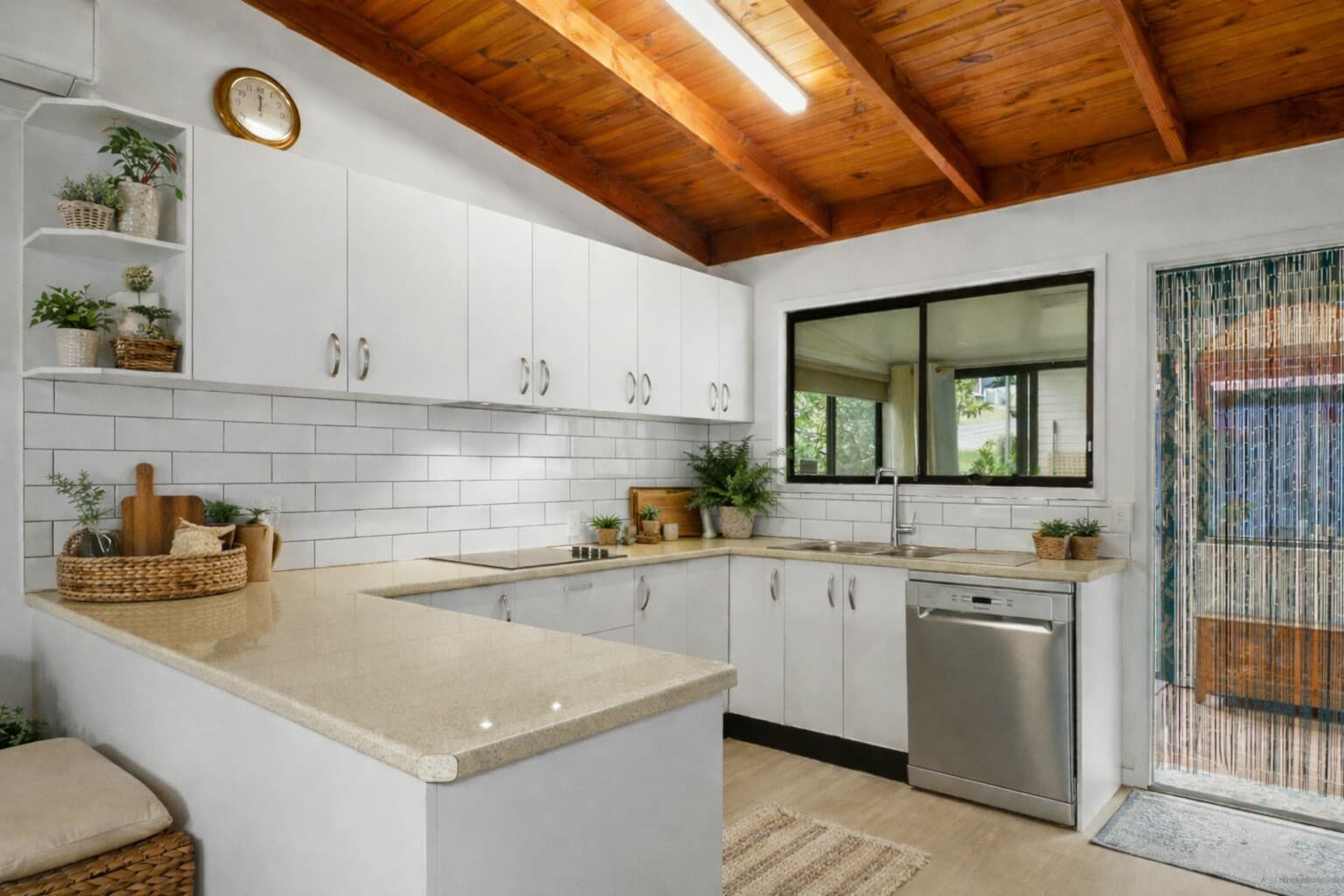 46-48 Coondooroopa Dr, Macleay Island — photo 1 of 5