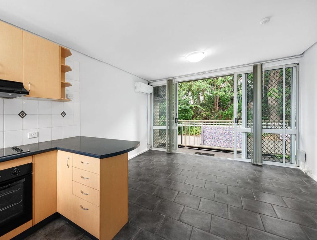 16/256 Kingsford Smith Drive, Hamilton, Hamilton — photo 1 of 5
