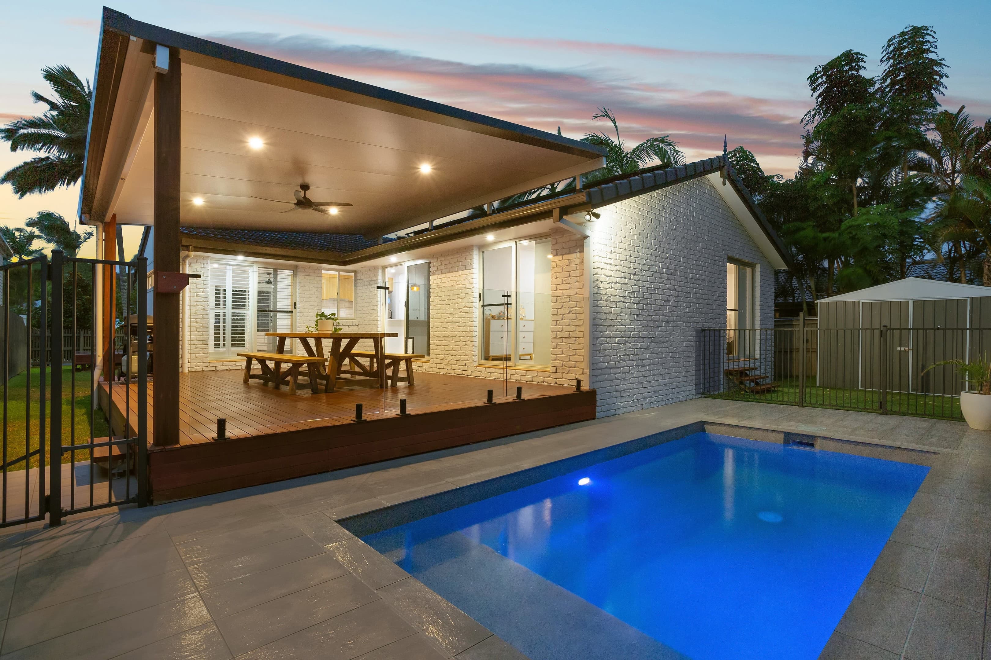 17 Beaconsfield Drive, Burleigh Waters, Burleigh Waters — photo 1 of 5