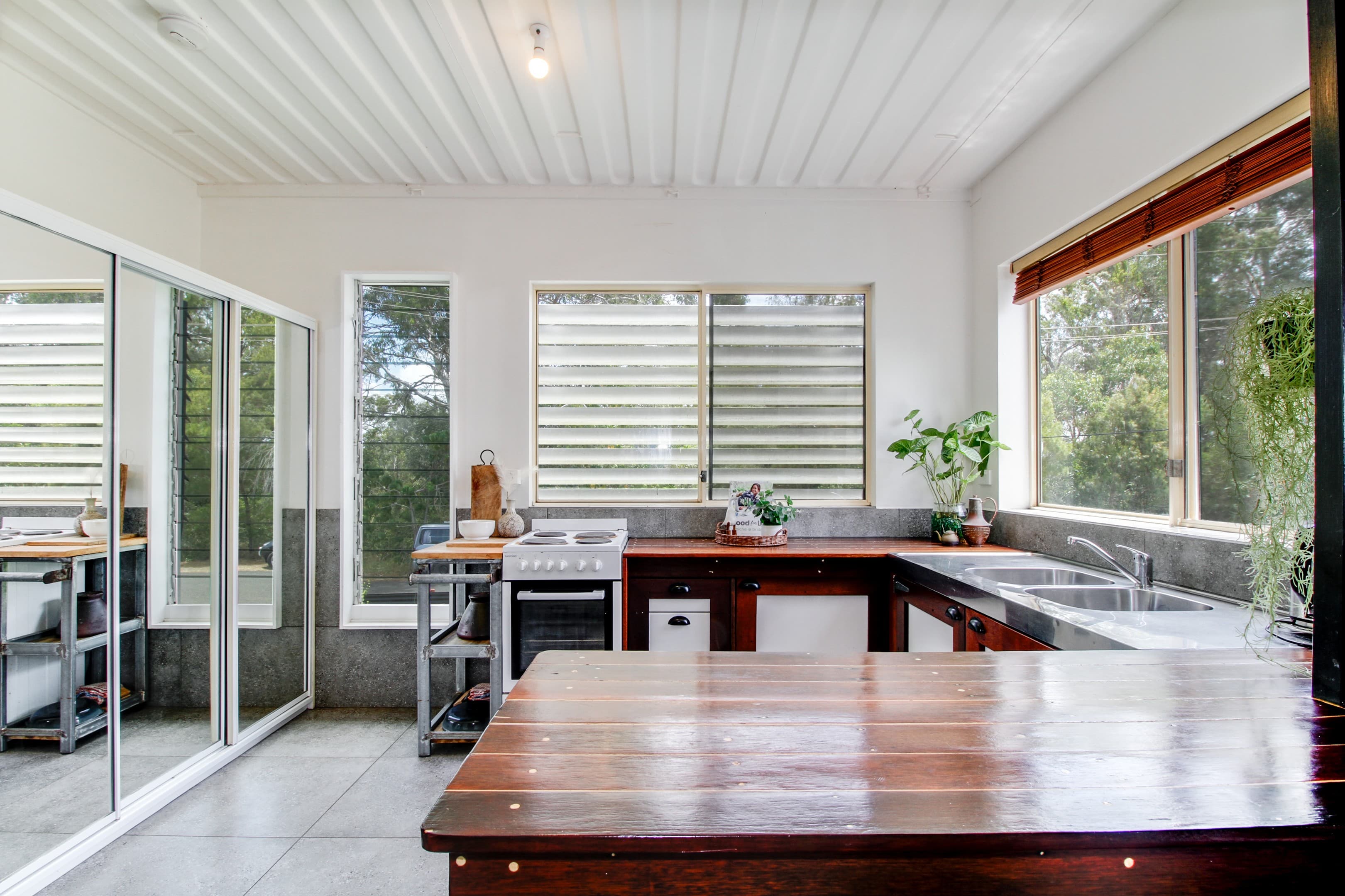 22 Waterside Dr, Macleay Island - Image 1