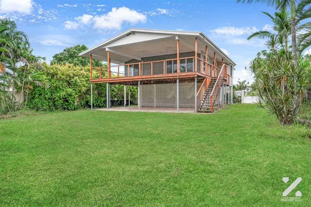 17 Larsen Street, West Gladstone — photo 1 of 5