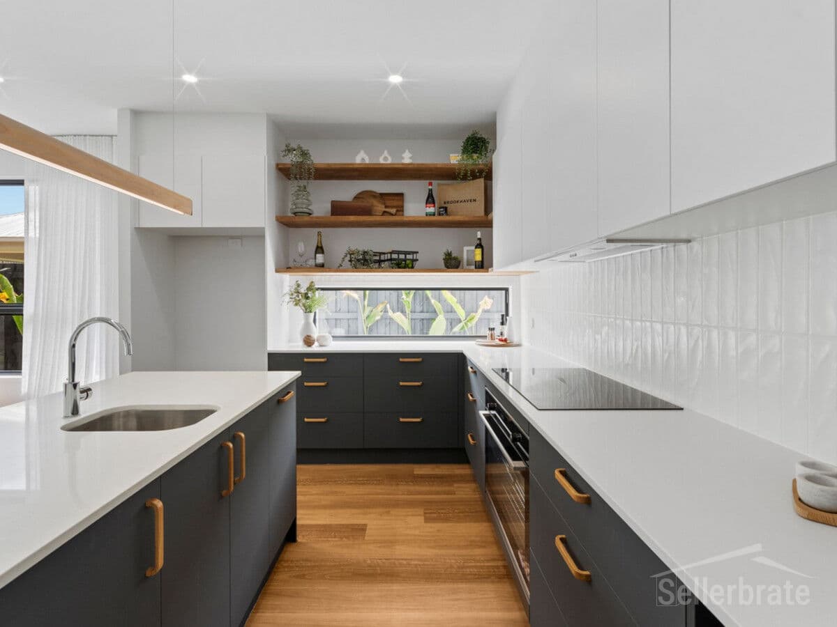 14 Retreat Close, Bahrs Scrub - Image 1