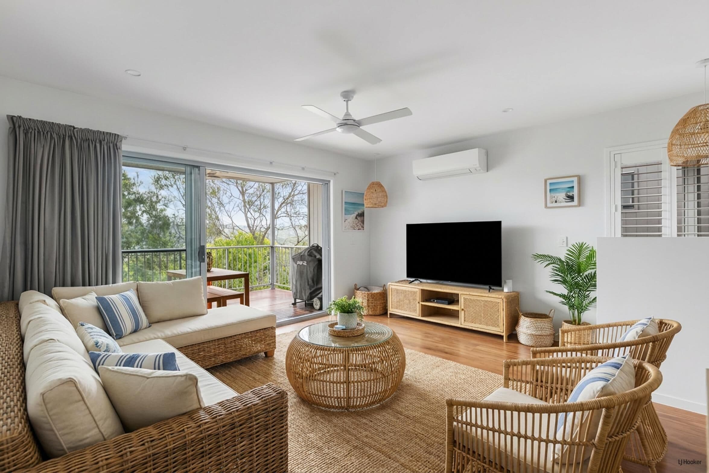 4 Midview Court, Currumbin, Currumbin — photo 1 of 5
