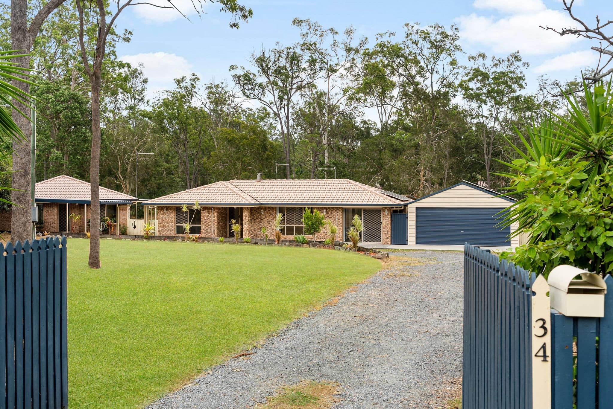 34 Madison Court, Munruben, Munruben — photo 1 of 5