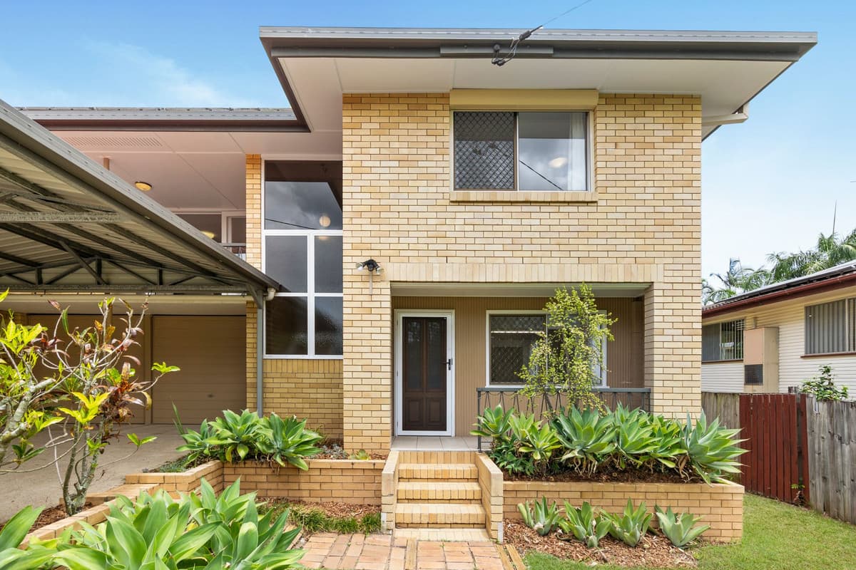 4 Flockton Street, Stafford Heights, Stafford Heights — photo 1 of 5