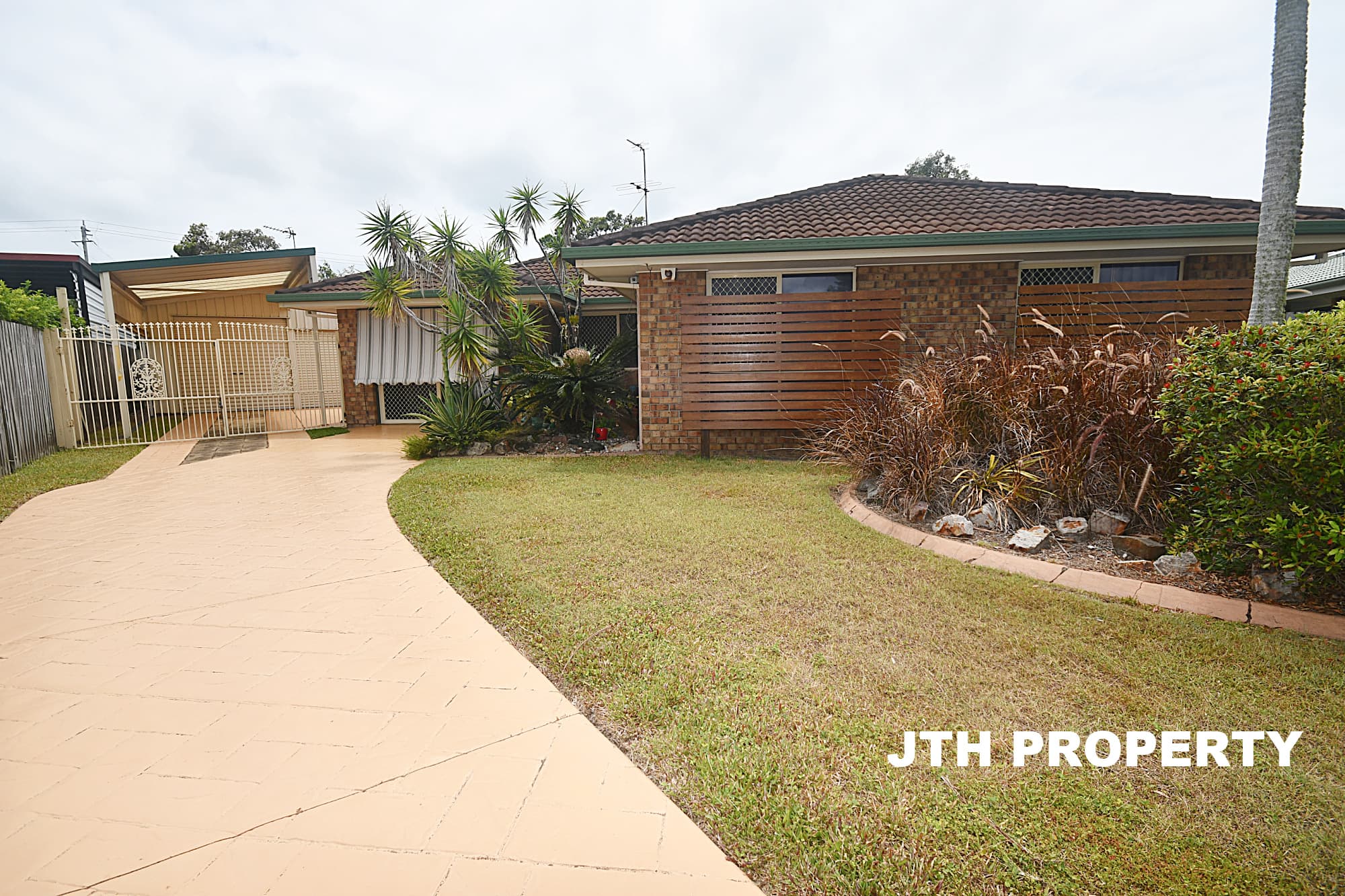 18 Merlin Drive, Urangan — photo 1 of 5