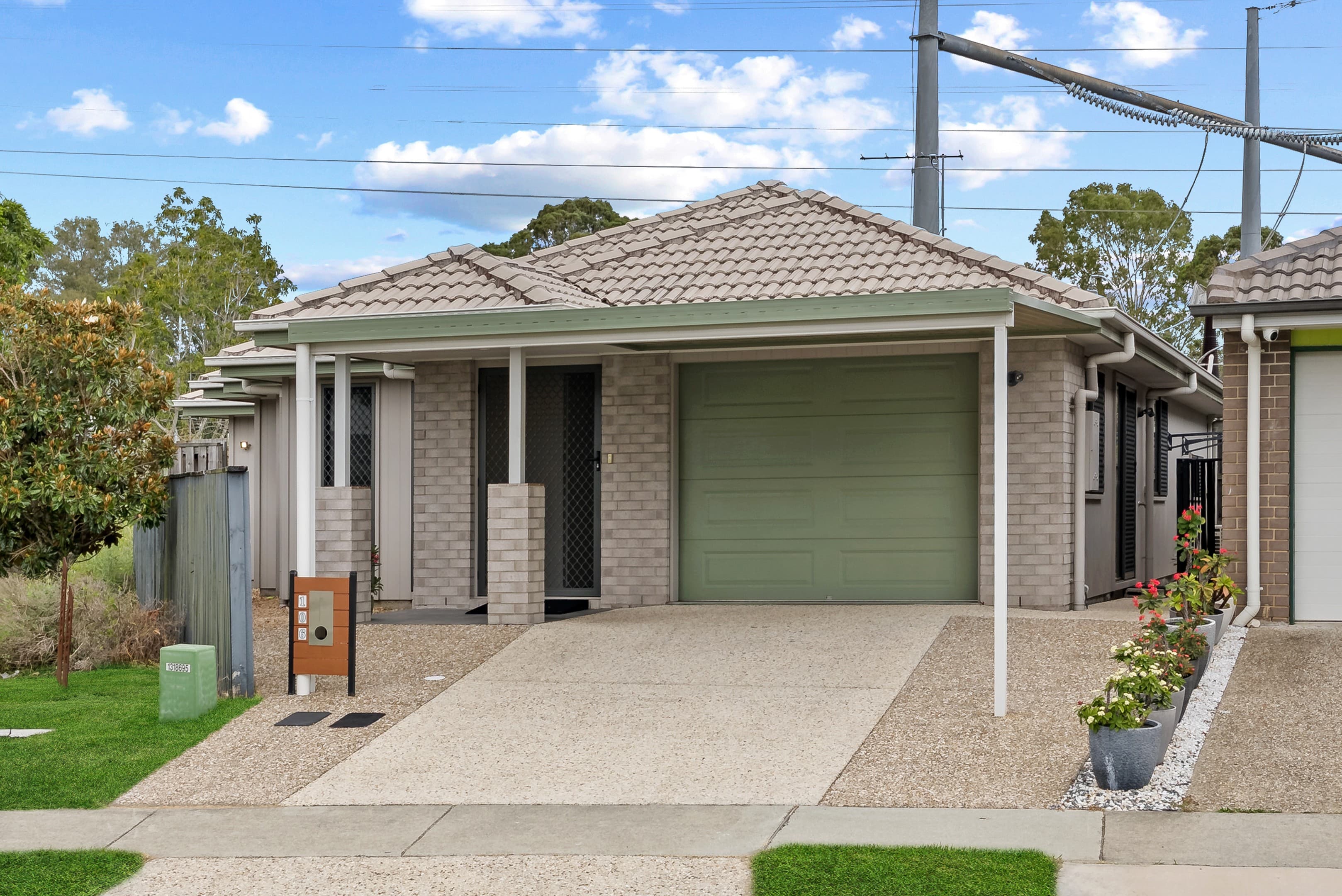 106 Macquarie Circuit, Fitzgibbon, Fitzgibbon — photo 1 of 5