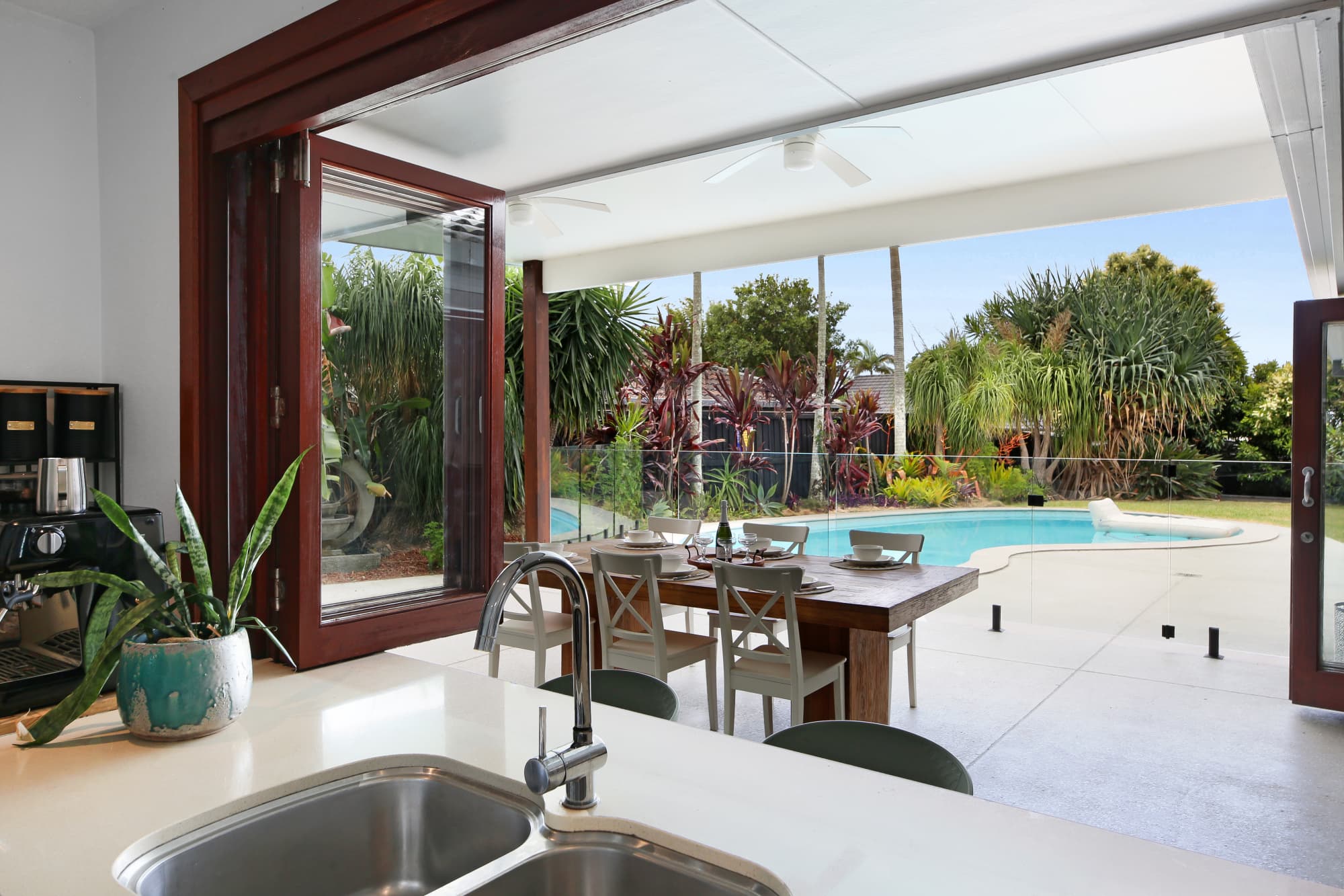 25 Huntingdale Crescent, Robina, Robina — photo 1 of 5