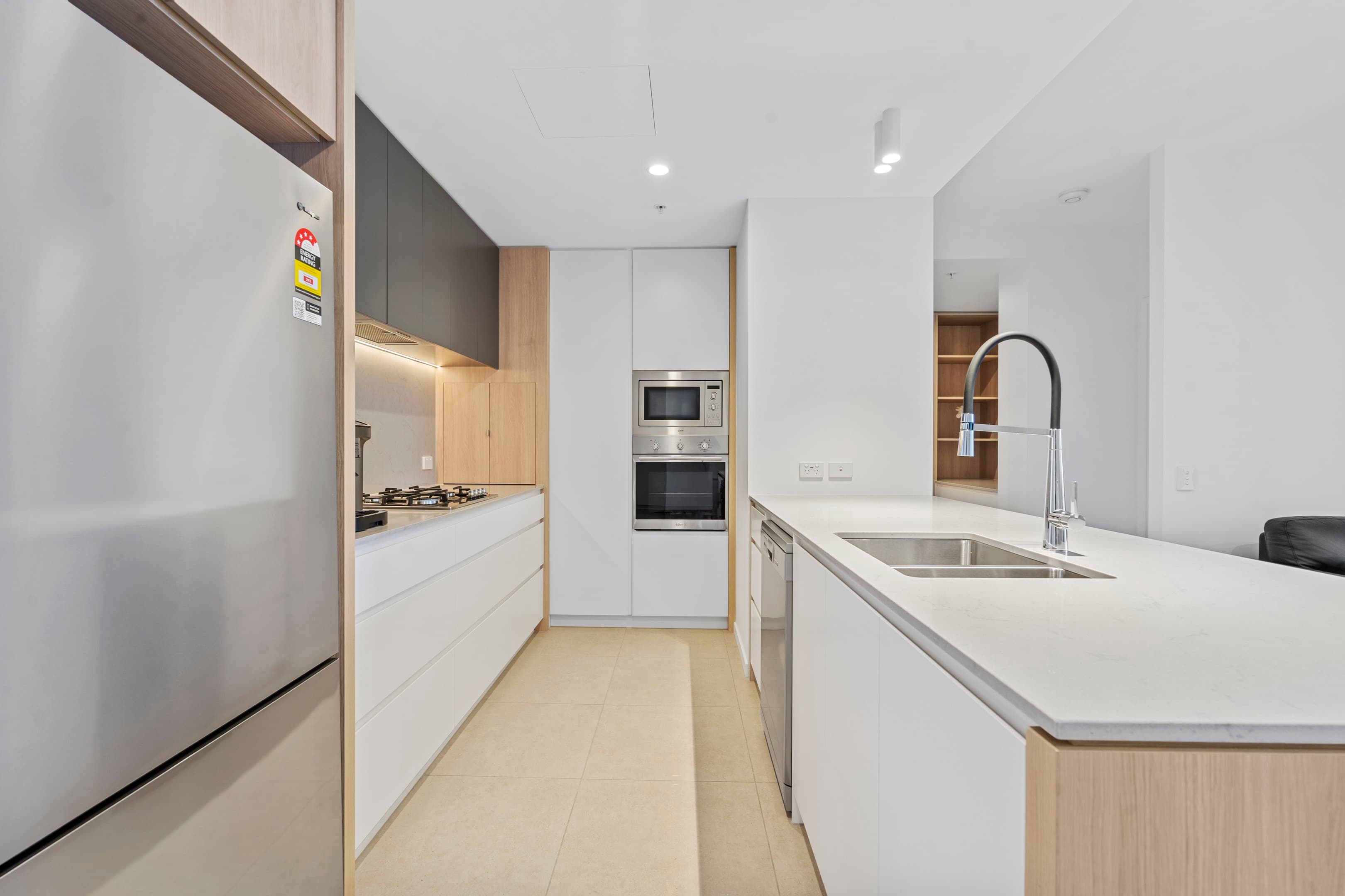 5021/21 Ross Street, Benowa - Image 1