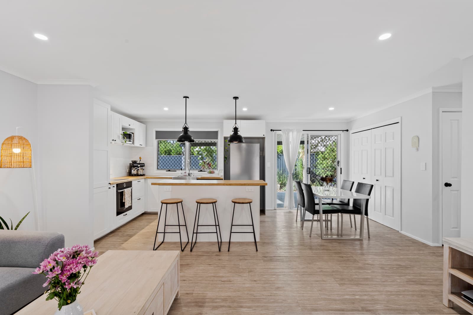 16 Clarendon Street, Loganholme, Loganholme — photo 1 of 5