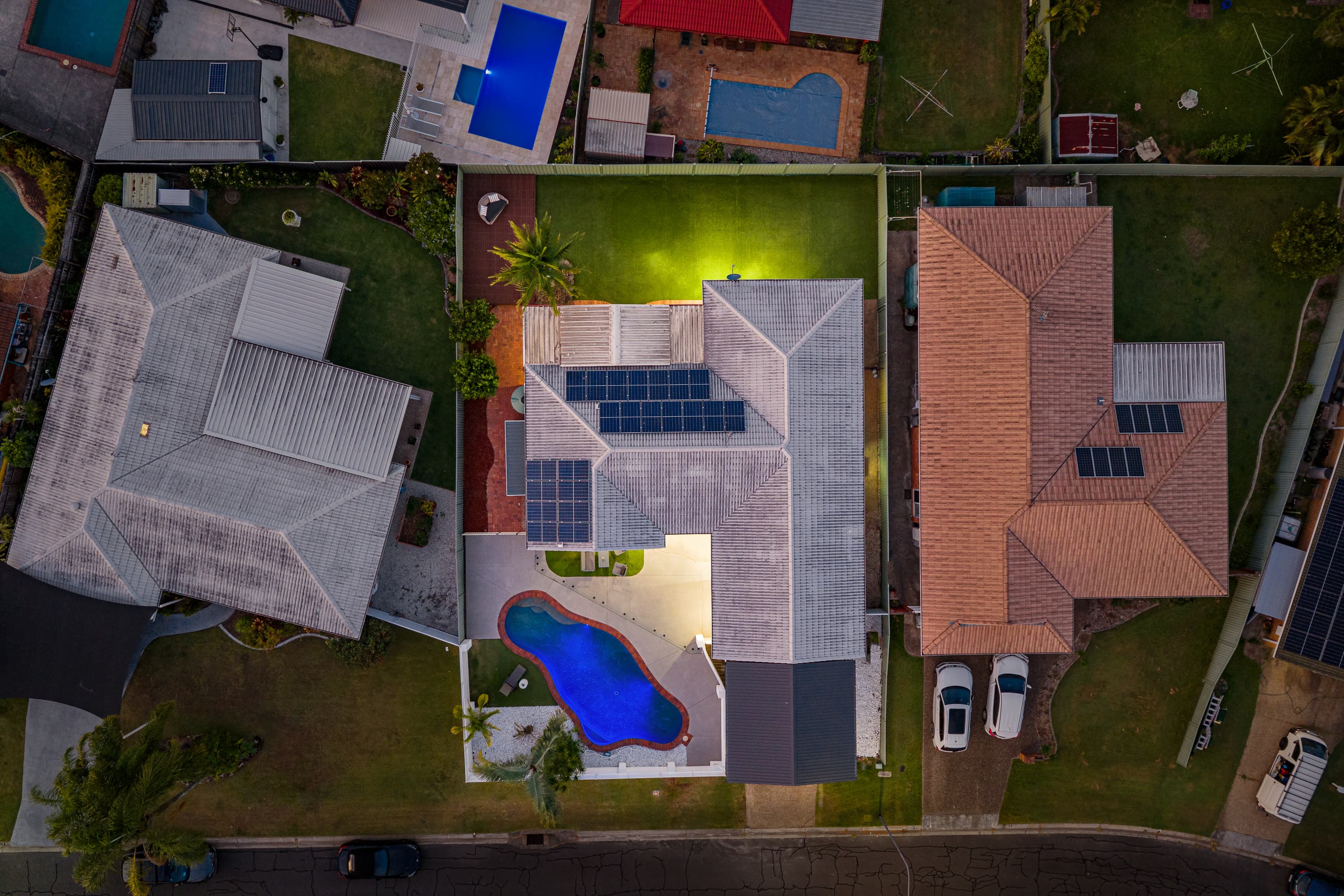 14 Whipbird Court, Burleigh Waters — photo 1 of 5