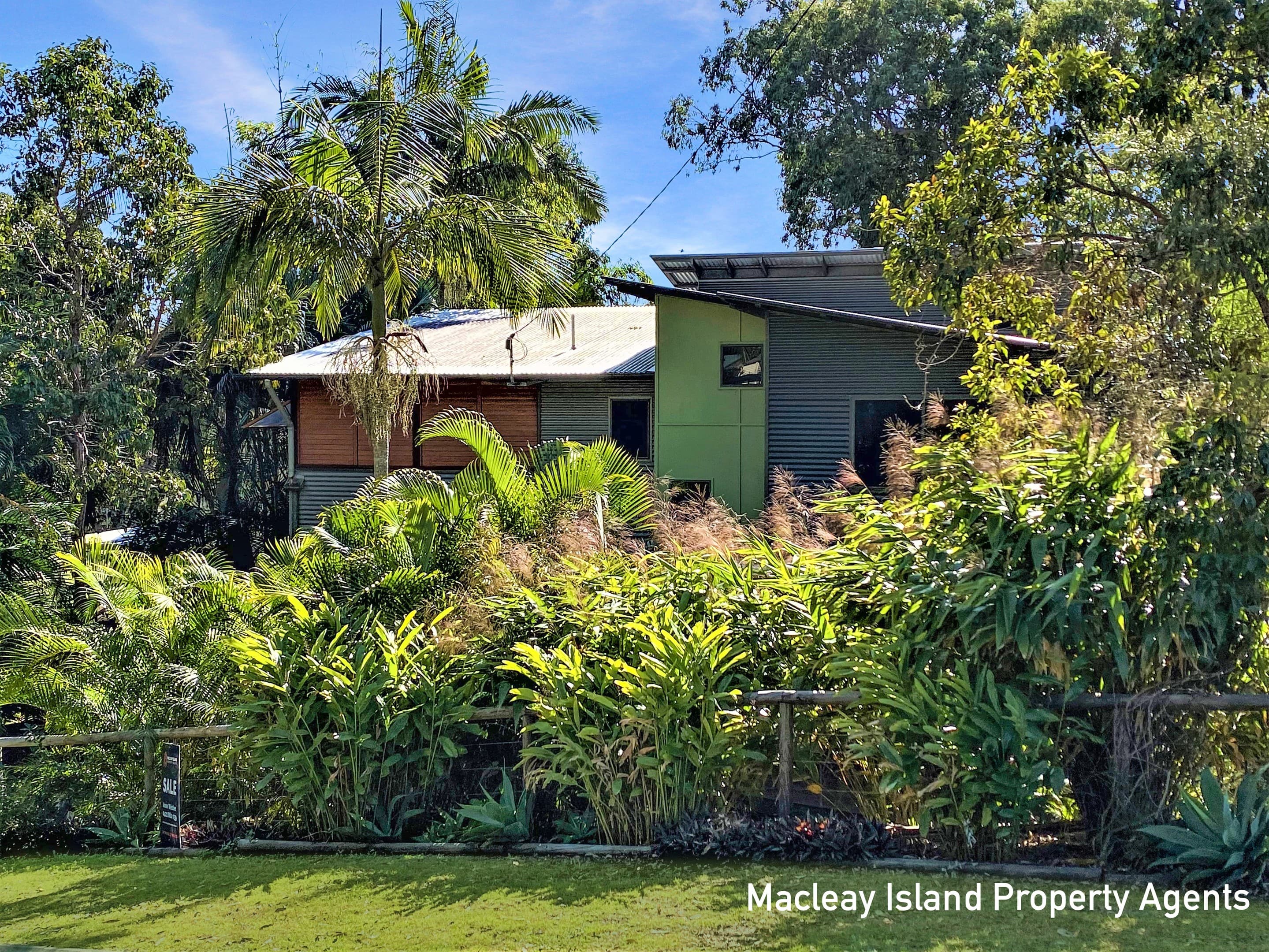 23 Beelong Street, Macleay Island - Image 1