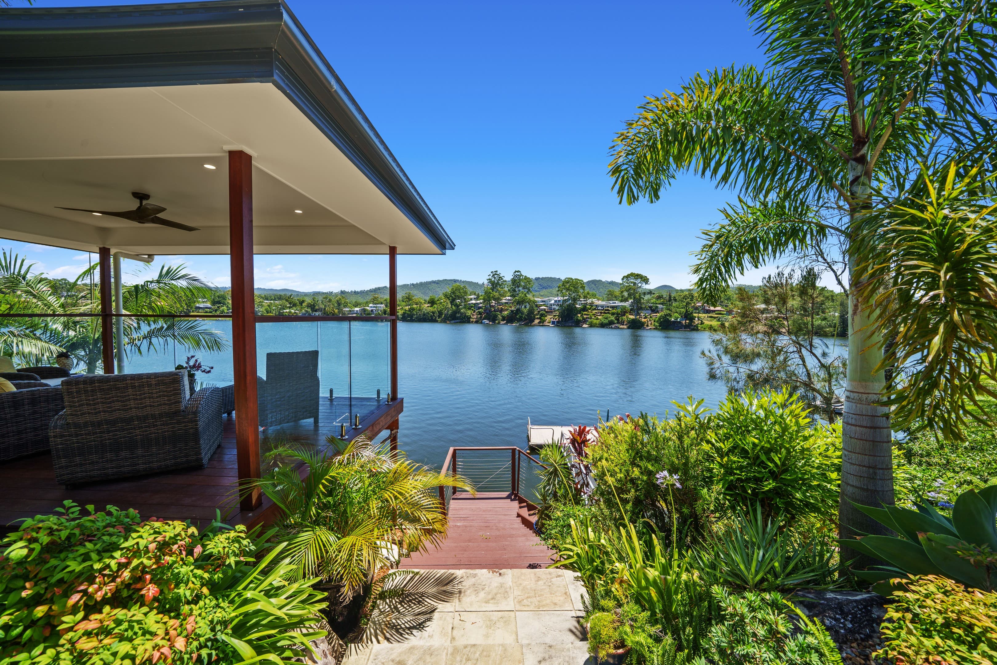 27 Brittany Drive, Oxenford — photo 1 of 5