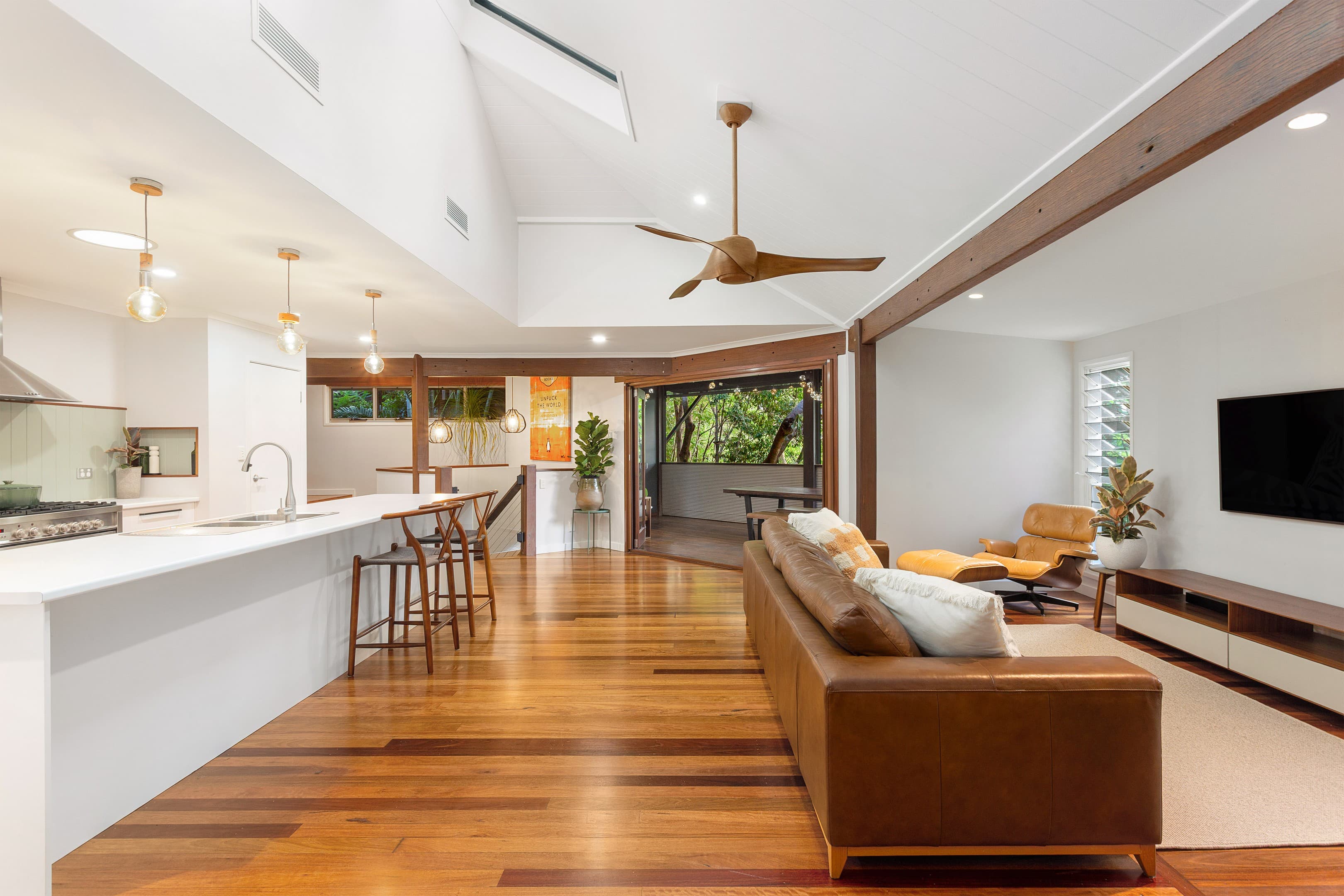 98 Avocado Street, Elanora - Image 1