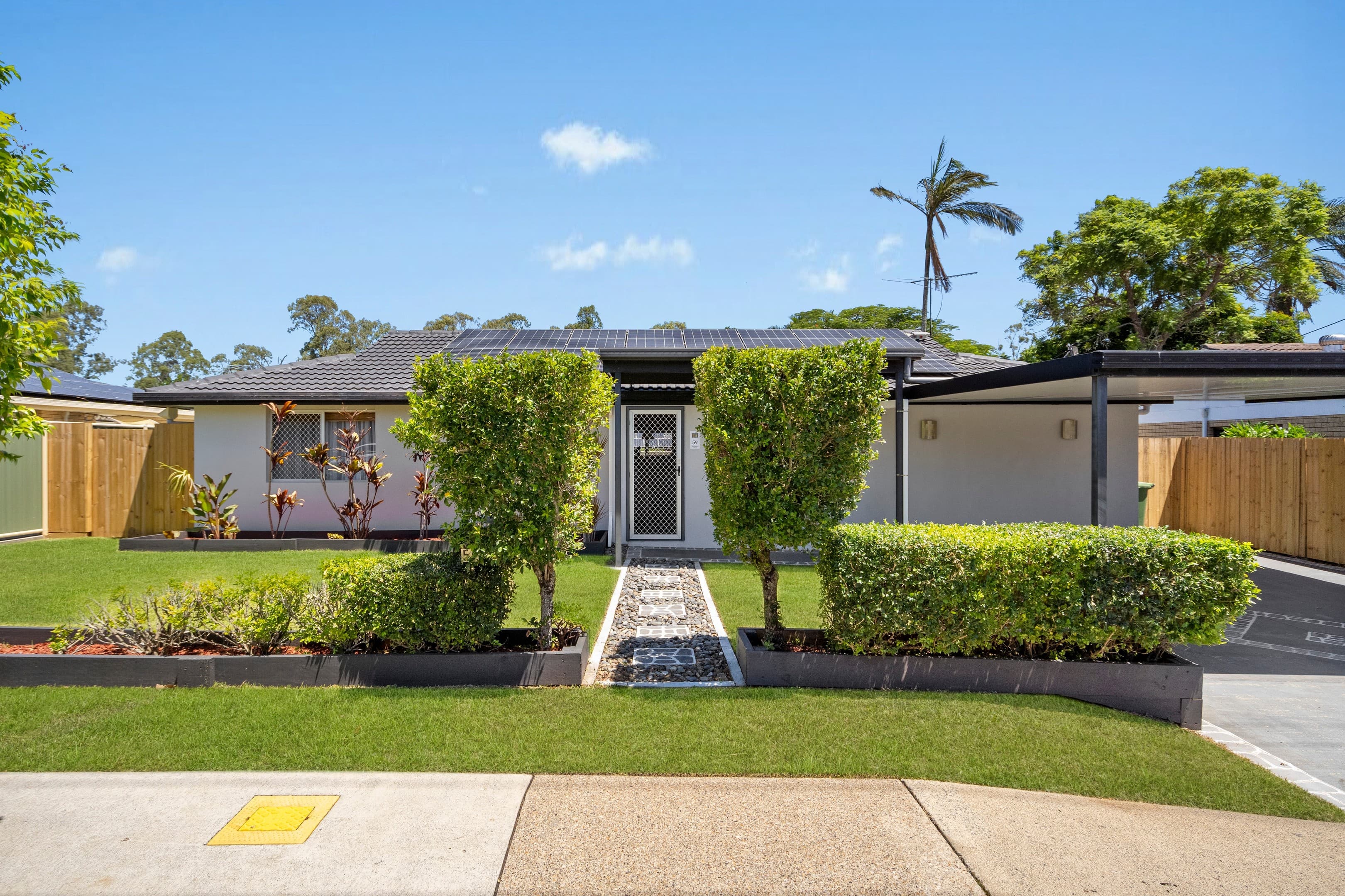 59 Brentwood Drive, Daisy Hill, Daisy Hill — photo 1 of 5