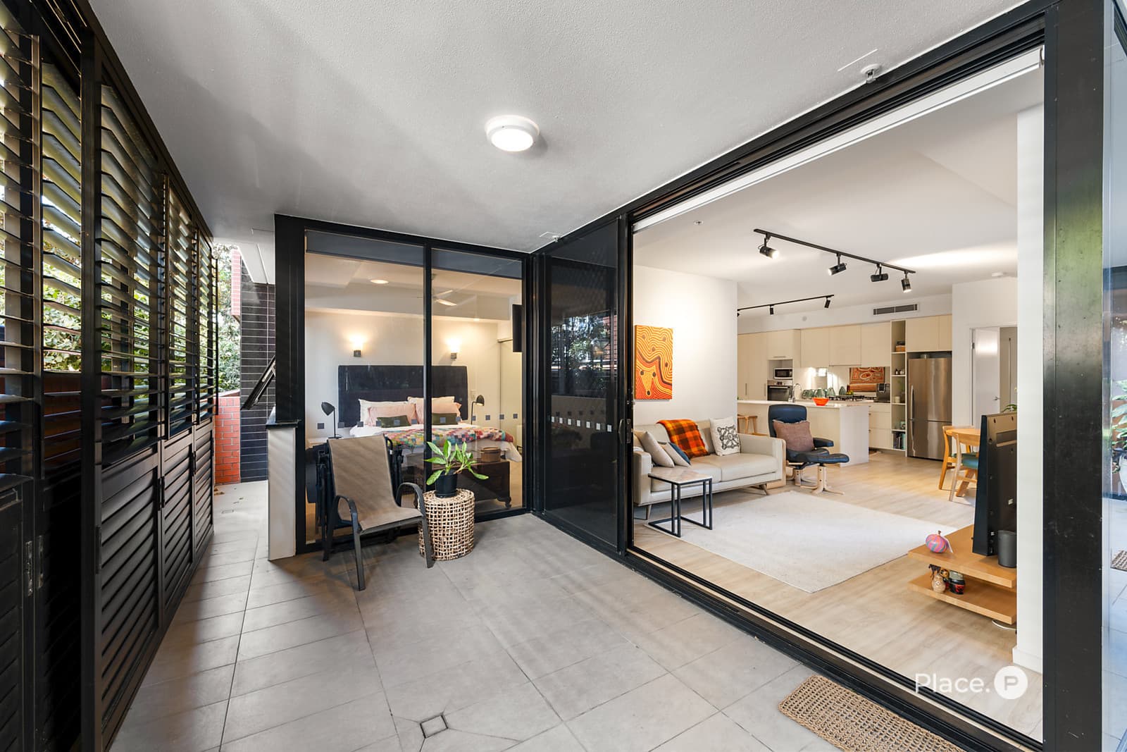 1002/9 Edmondstone Street, South Brisbane — photo 1 of 5